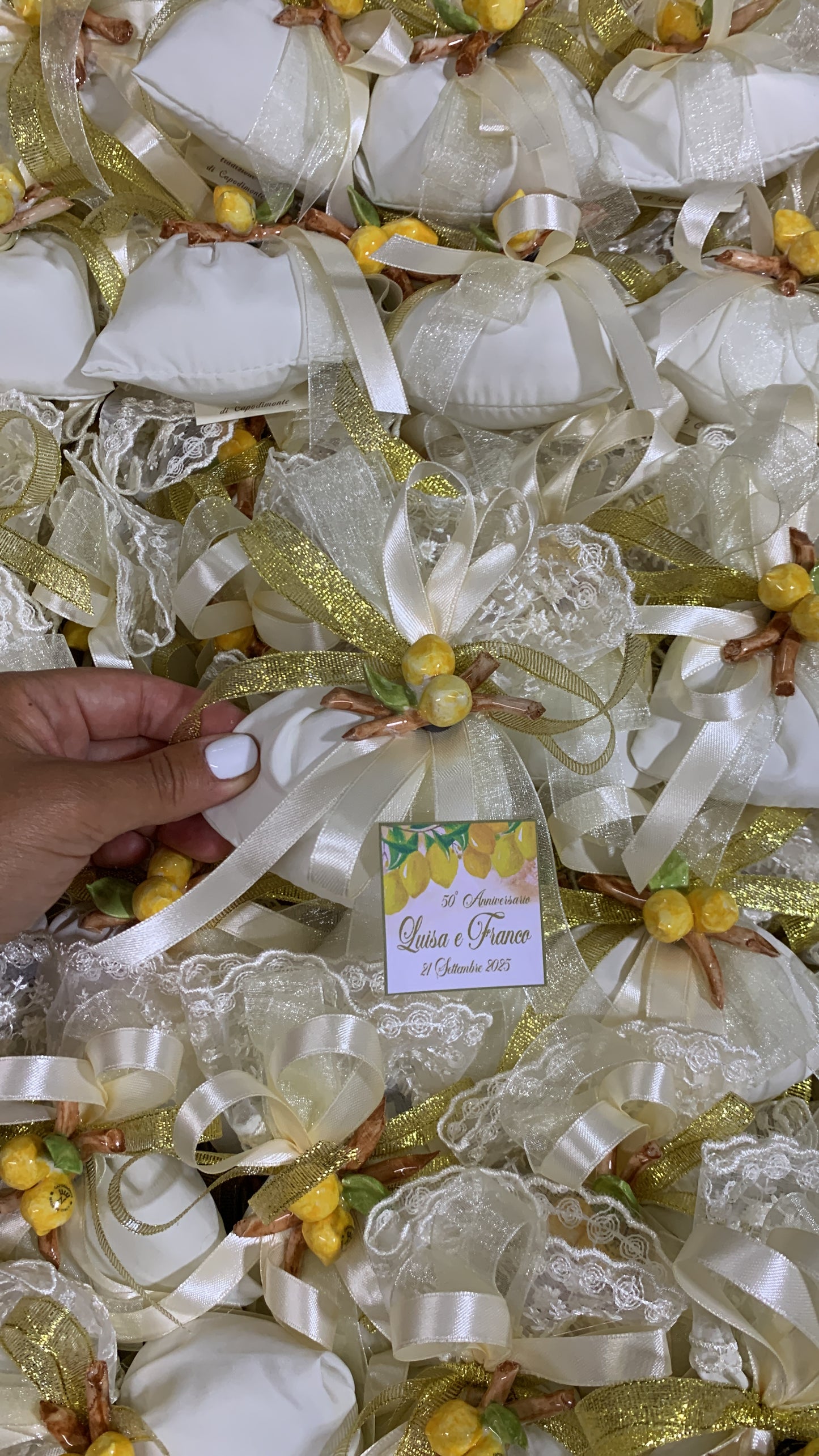 Sacchetto con applicazione limoni e nastri oro