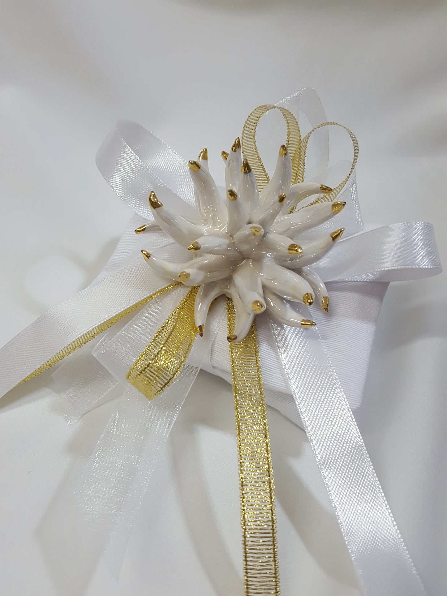 Anemone con punte oro per anniversario