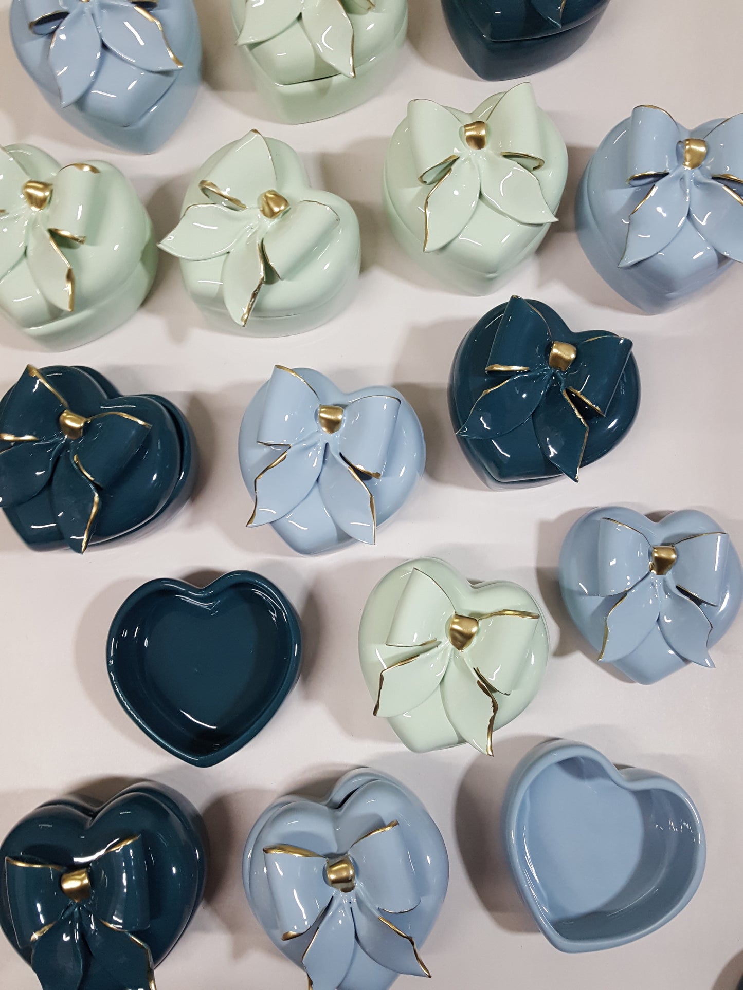 Cofanetto con fiocco in ceramica