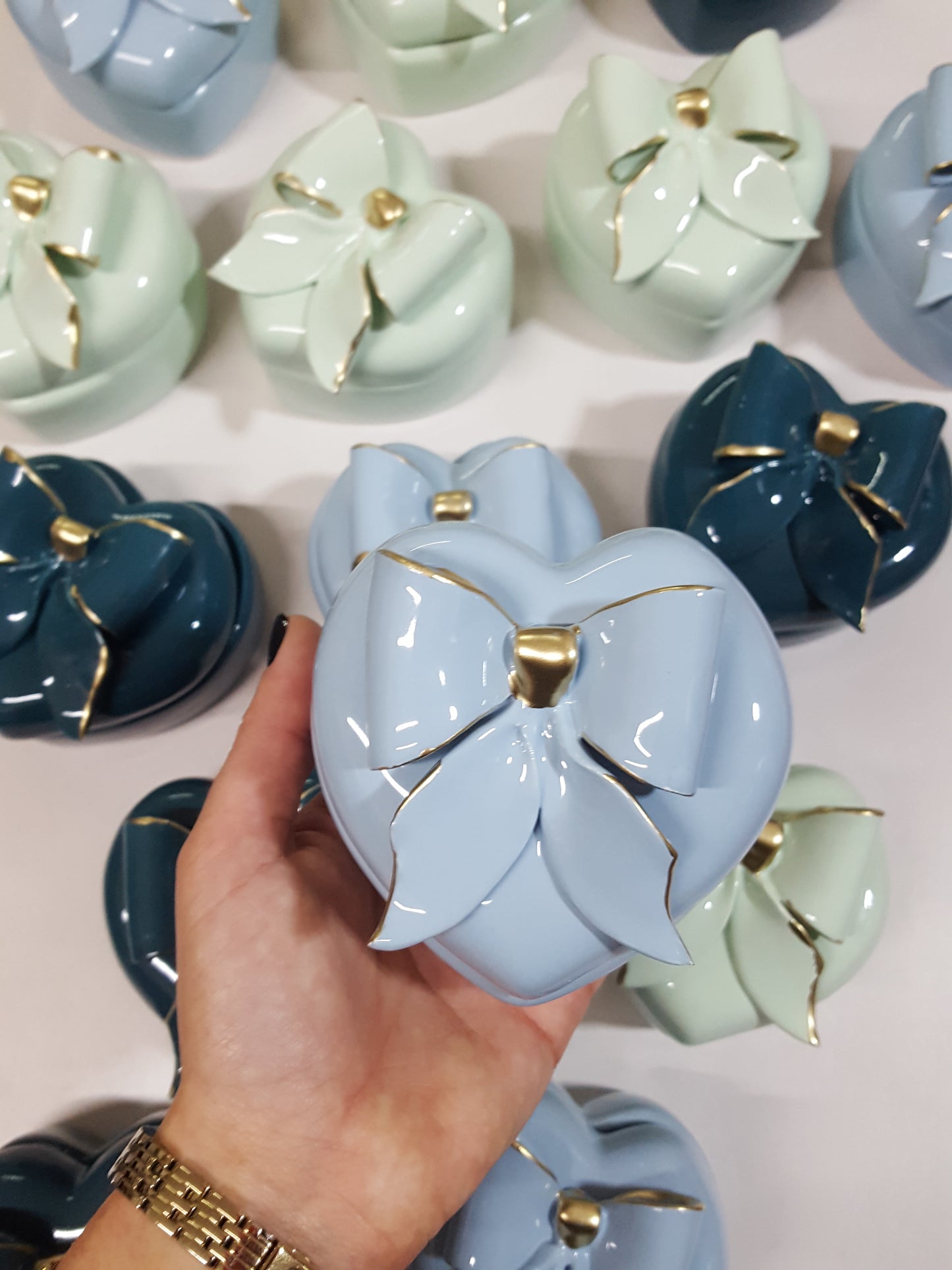 Cofanetto con fiocco in ceramica