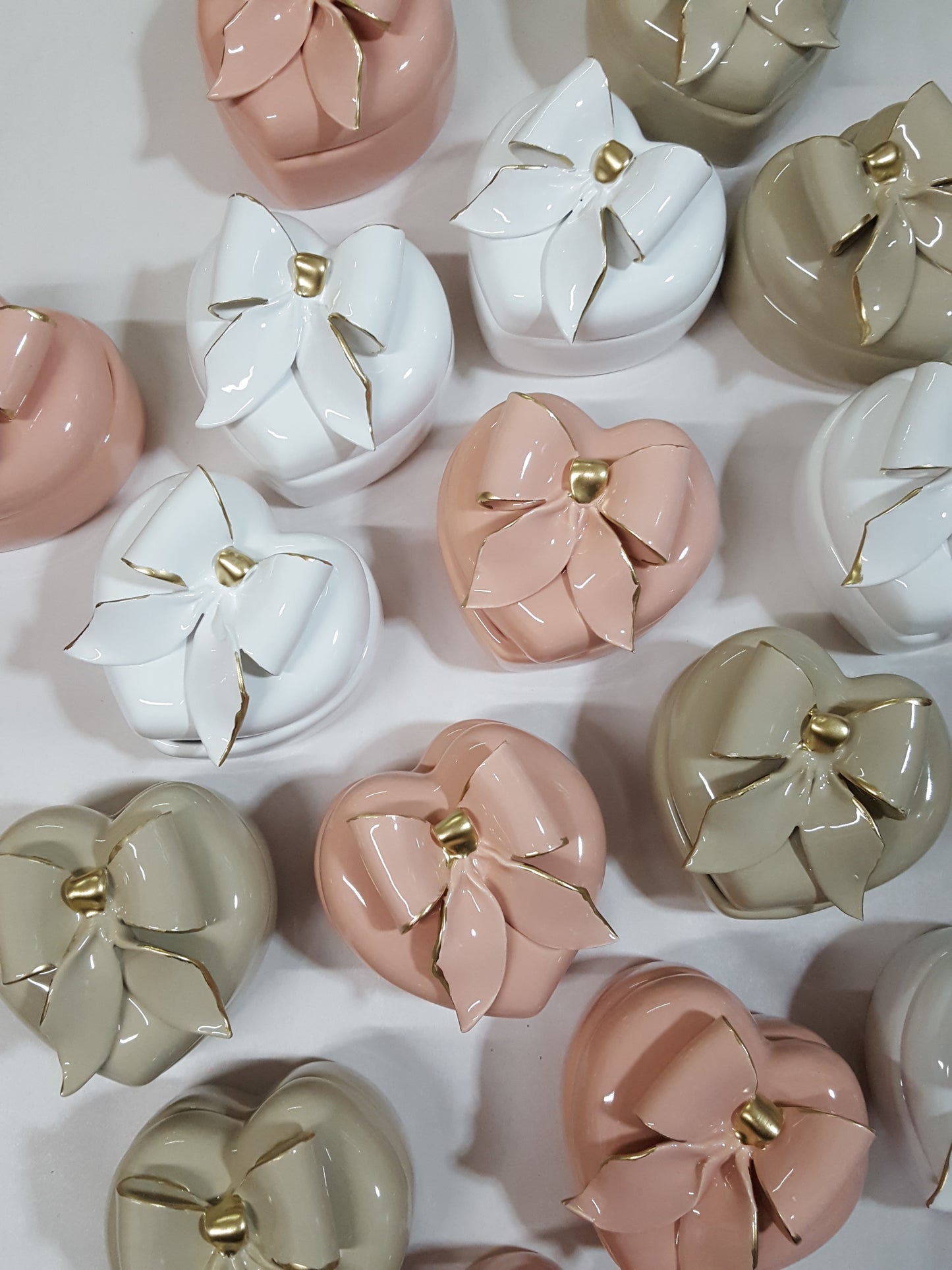 Cofanetto con fiocco in ceramica