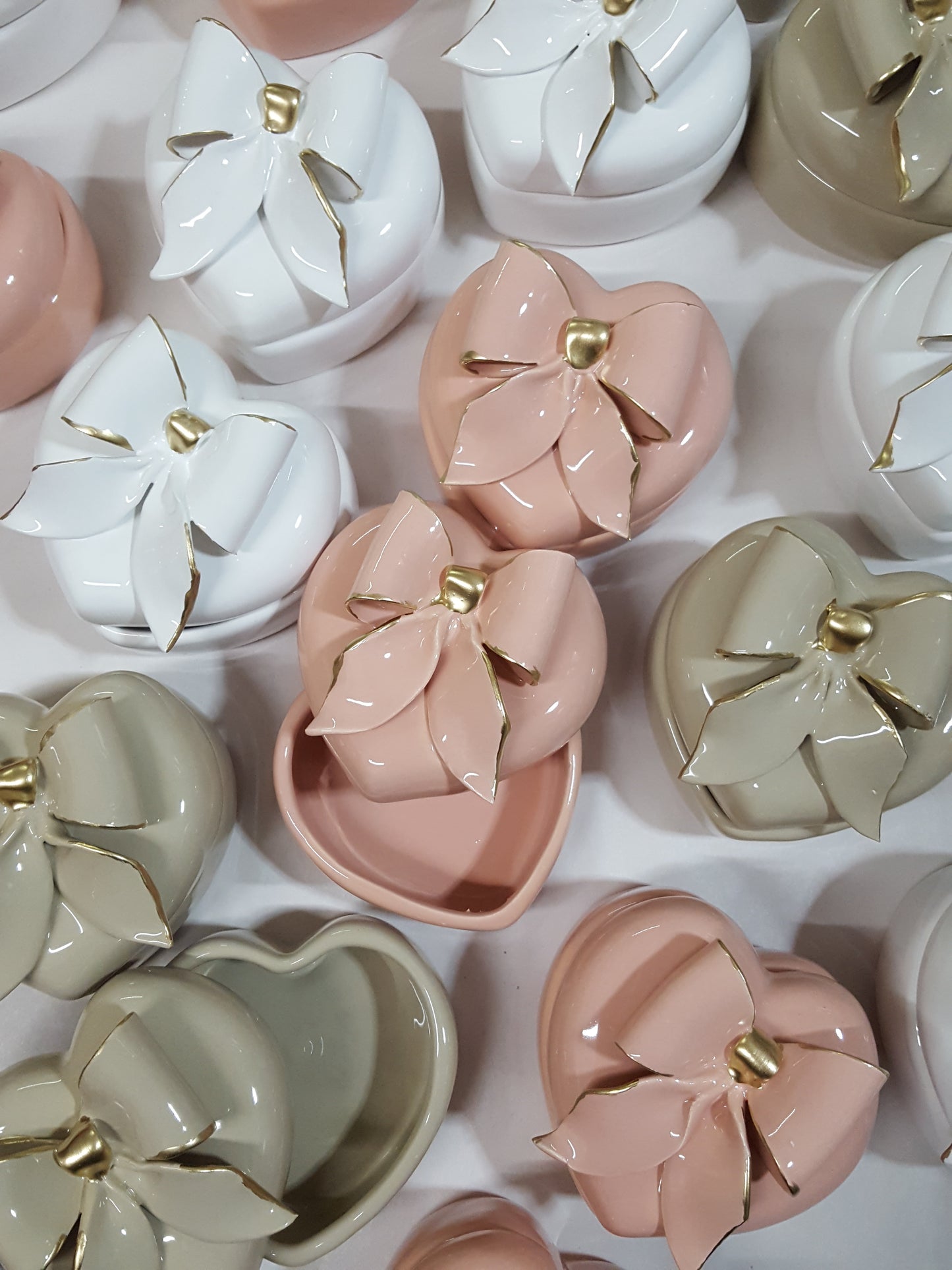 Cofanetto con fiocco in ceramica
