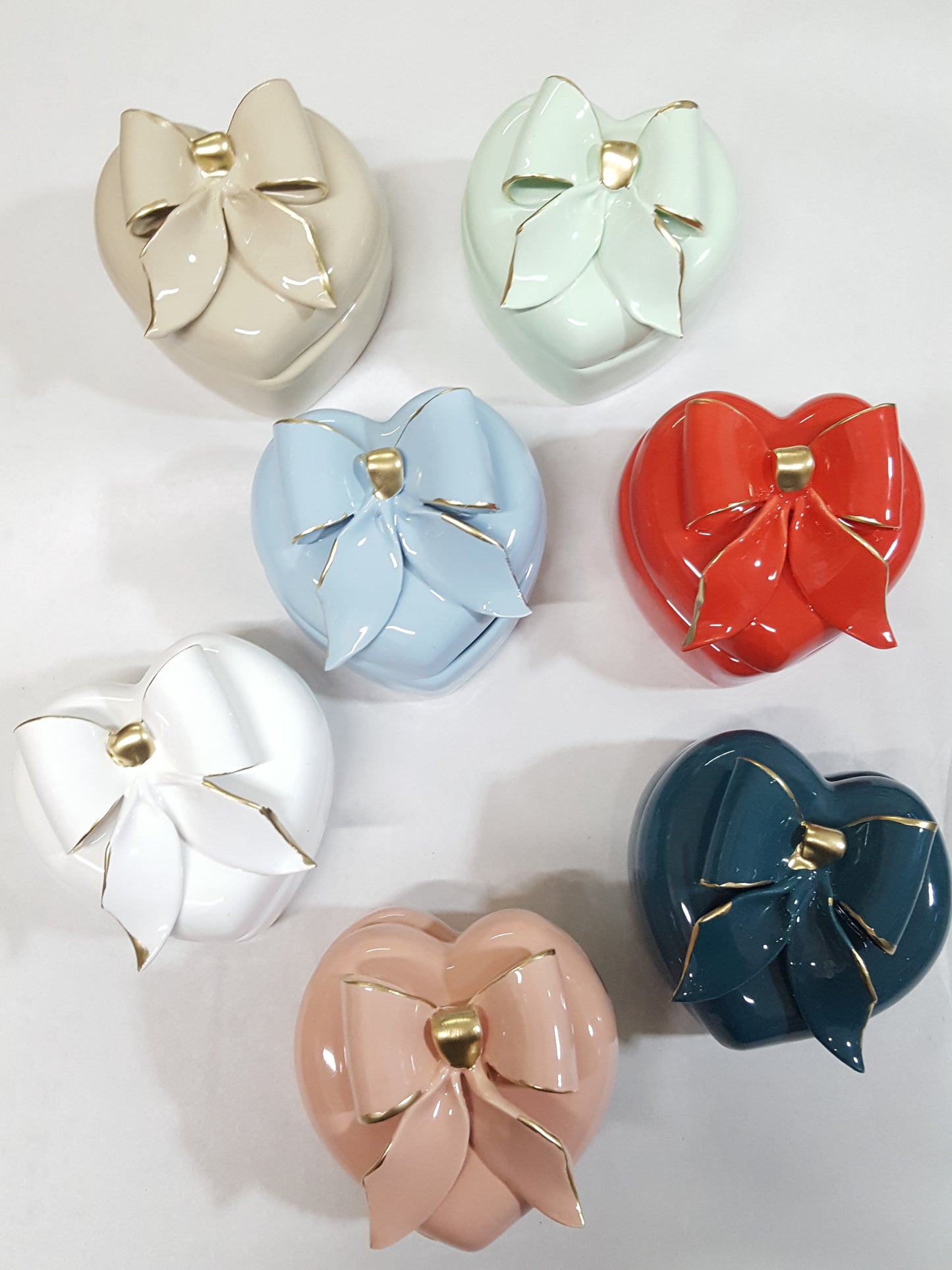 Cofanetto con fiocco in ceramica