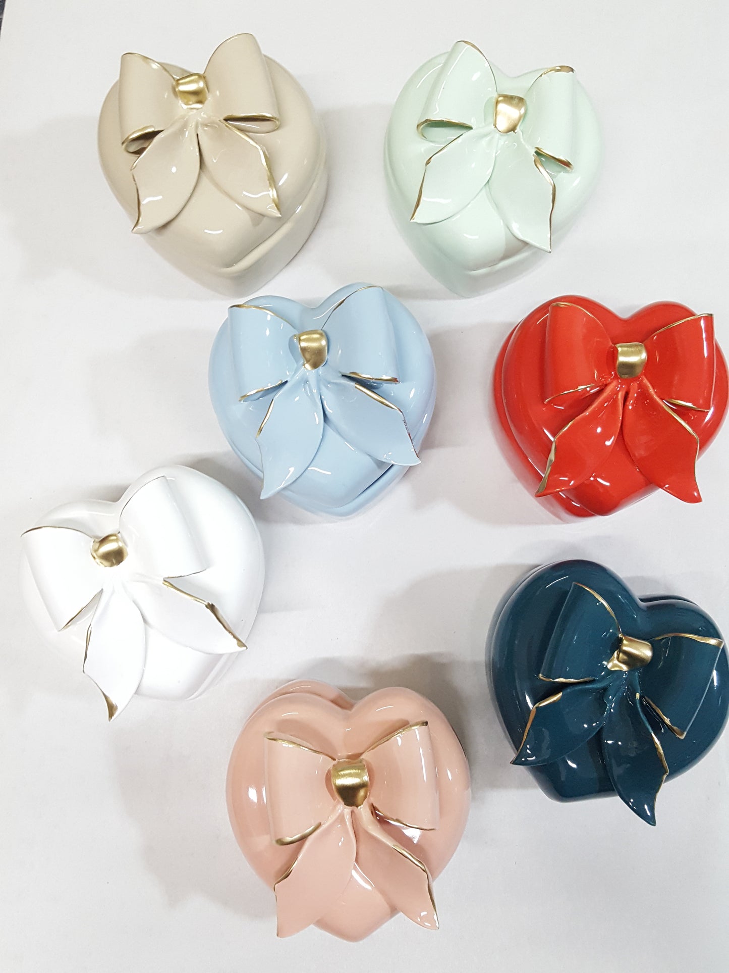 Cofanetto con fiocco in ceramica