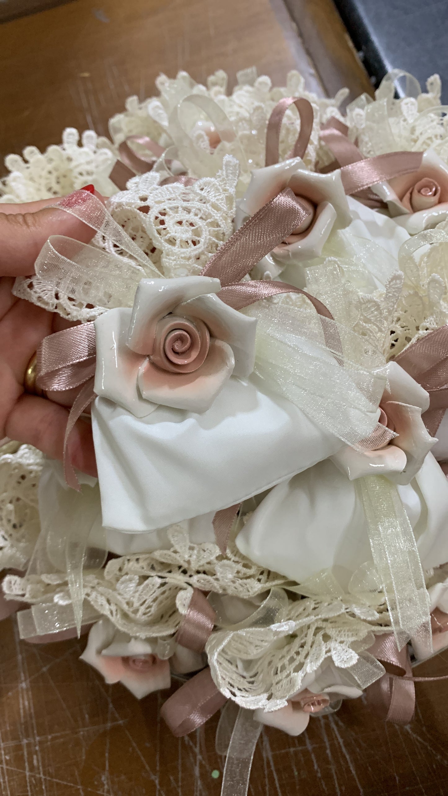 Sacchetto seta e macrame’ con rosa