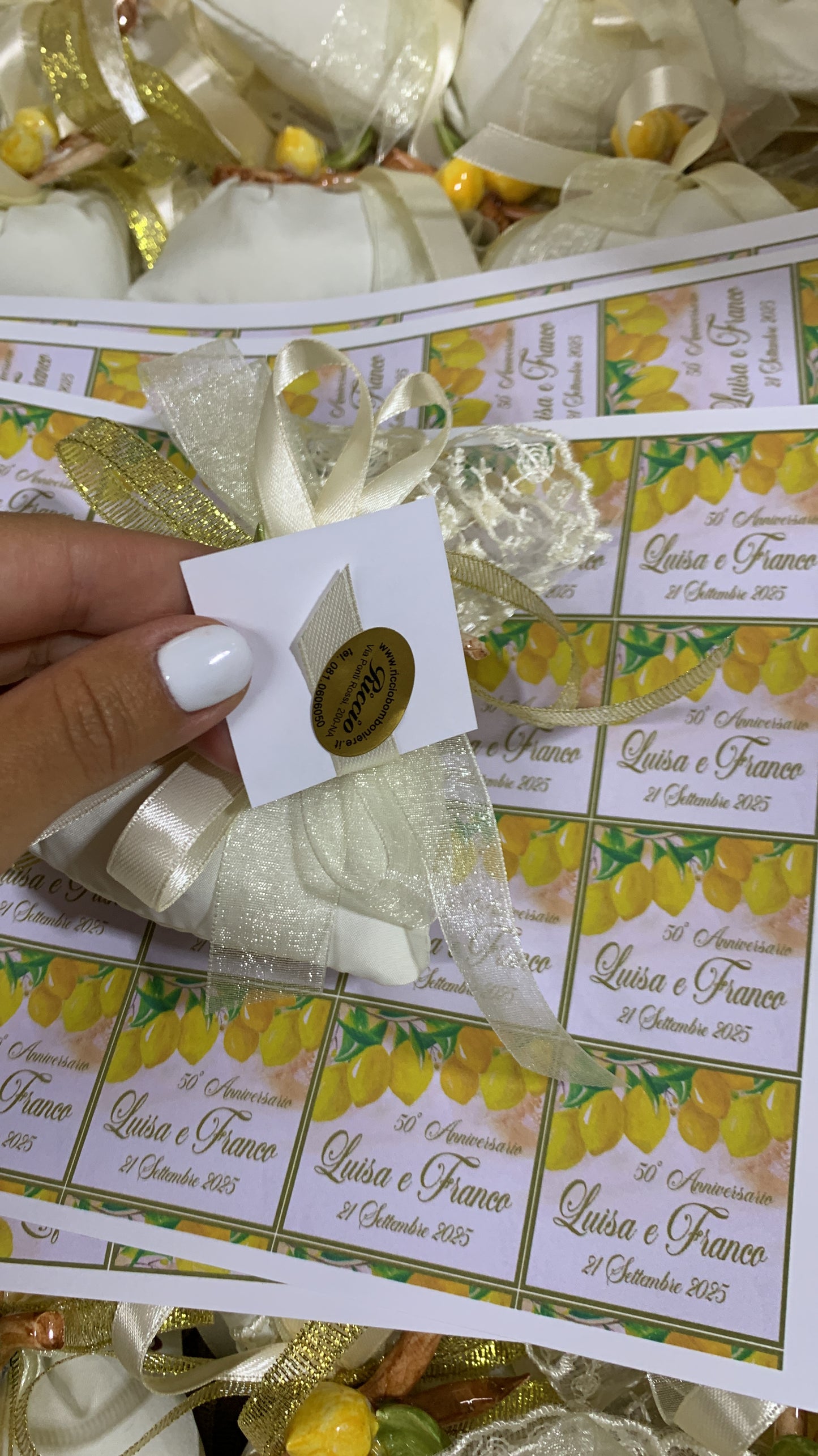 Sacchetto con applicazione limoni e nastri oro