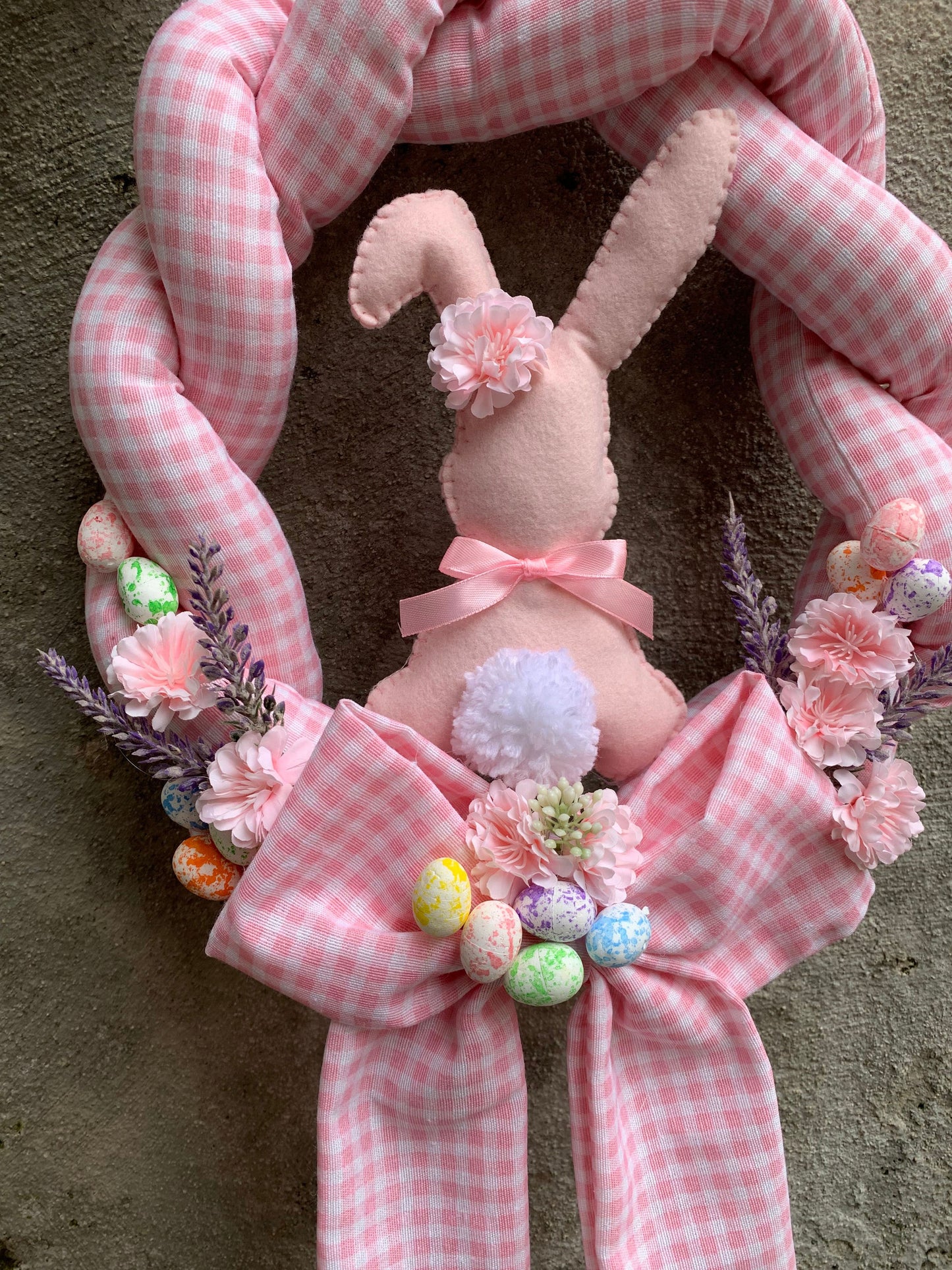 Ghirlanda sartoriale con coniglietto pasquale
