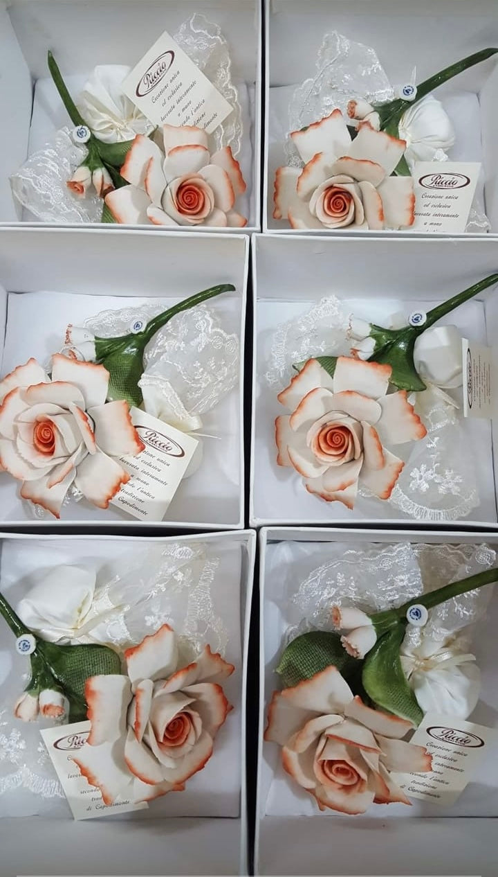 Tralcio di rosa in porcellana di Capodimonte