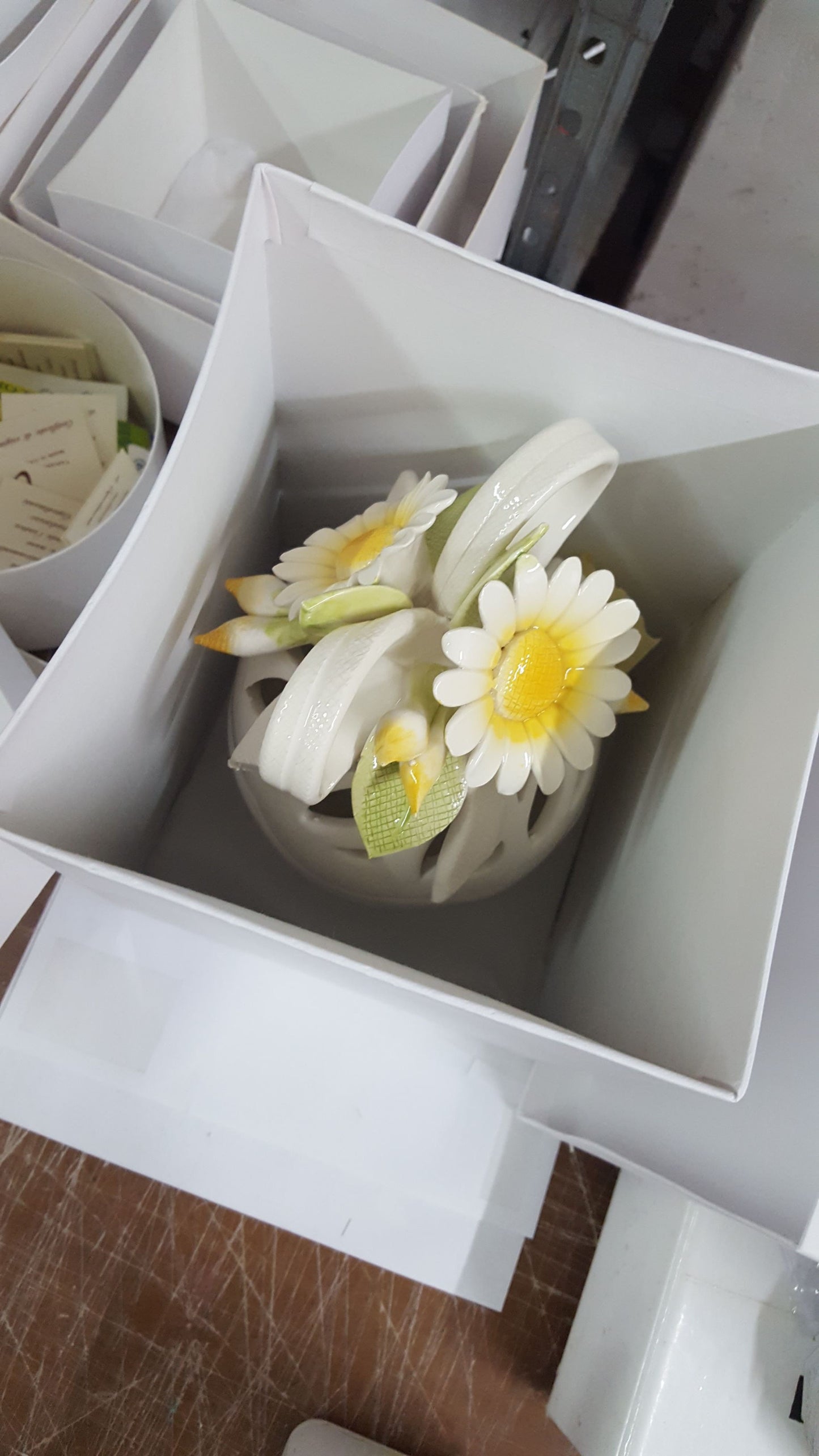 Uovo di Pasqua medio in ceramica