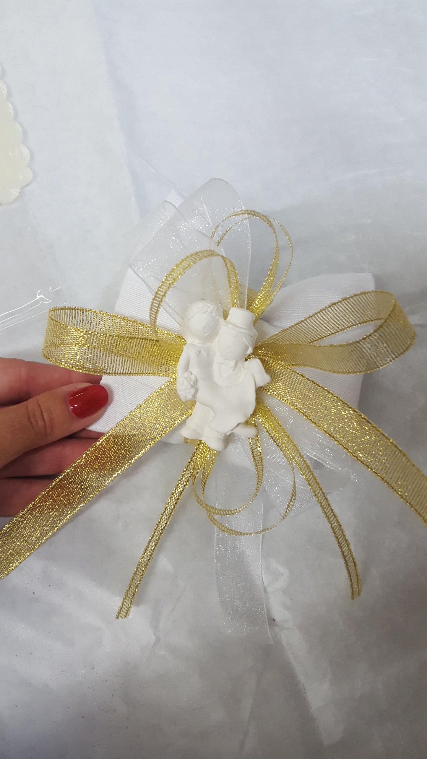pochette con sposini nastro oro per anniversario di matrimonio