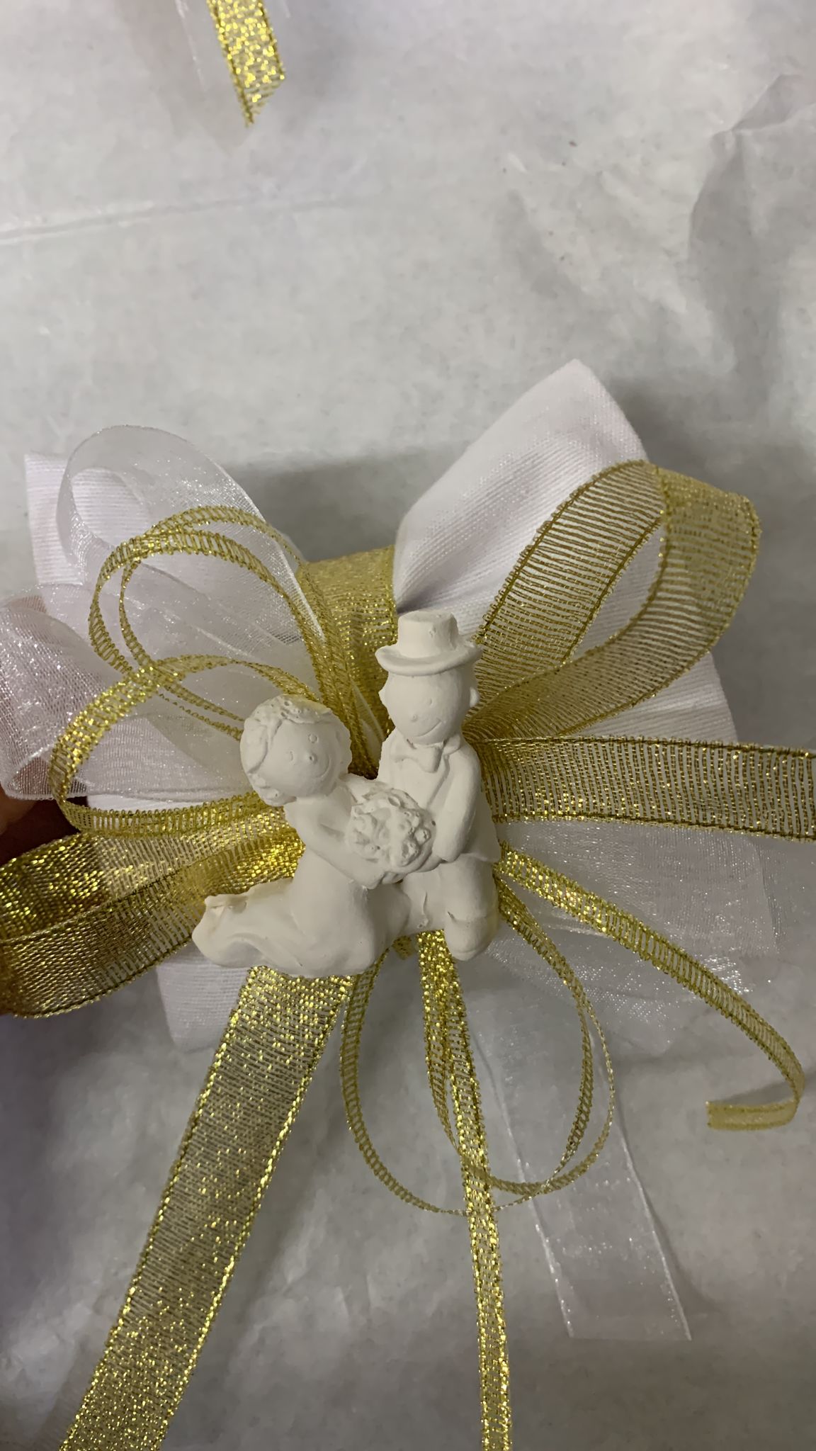 pochette con sposini nastro oro per anniversario di matrimonio