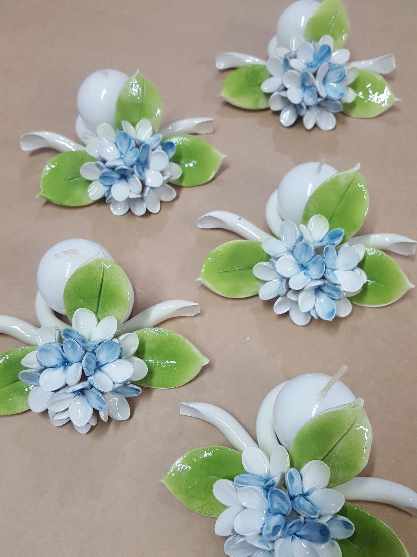 Portacandela con ortensia in ceramica