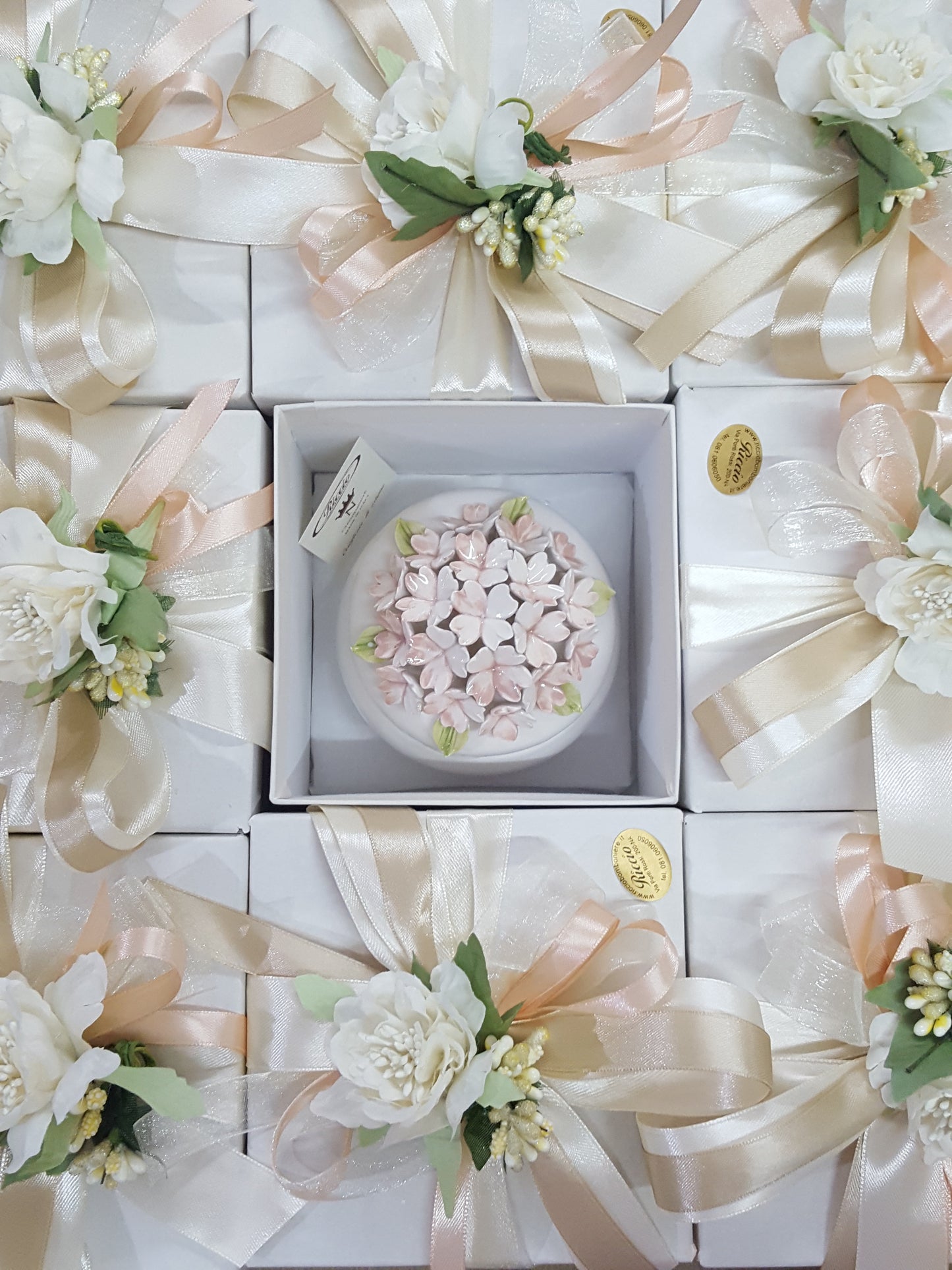 Cofanetto in ceramica con ortensie