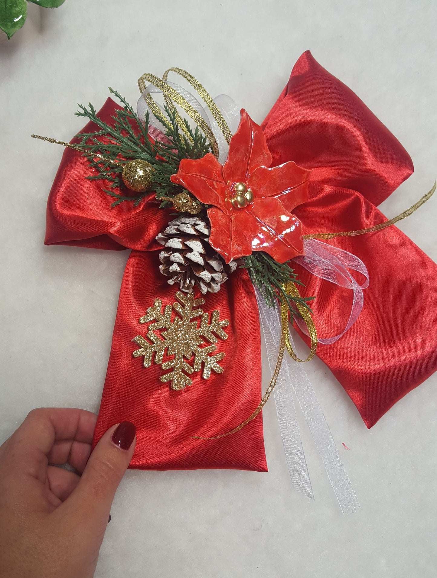 Fiocco 20cm rosso con stella in ceramica rossa