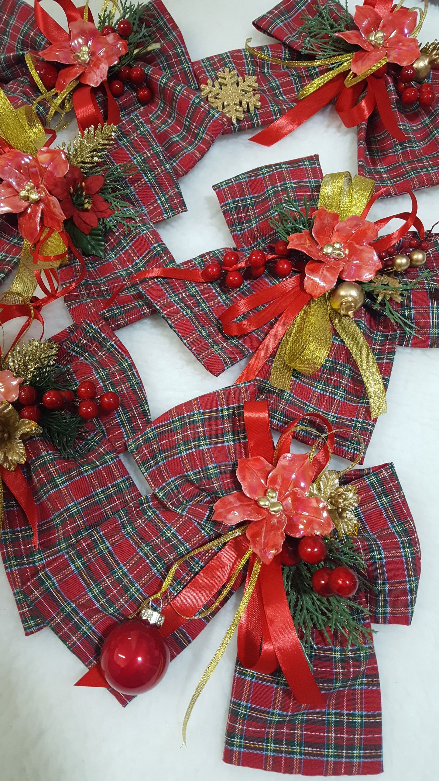 Fiocco 20cm scozzese con stella in ceramica rossa