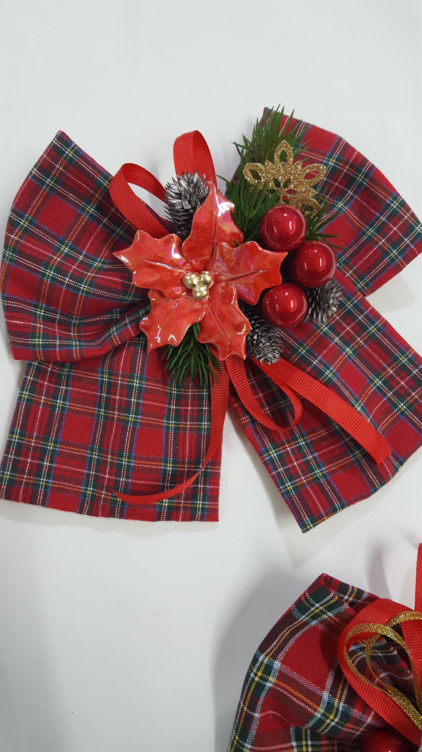 Fiocco 20cm scozzese con stella in ceramica rossa