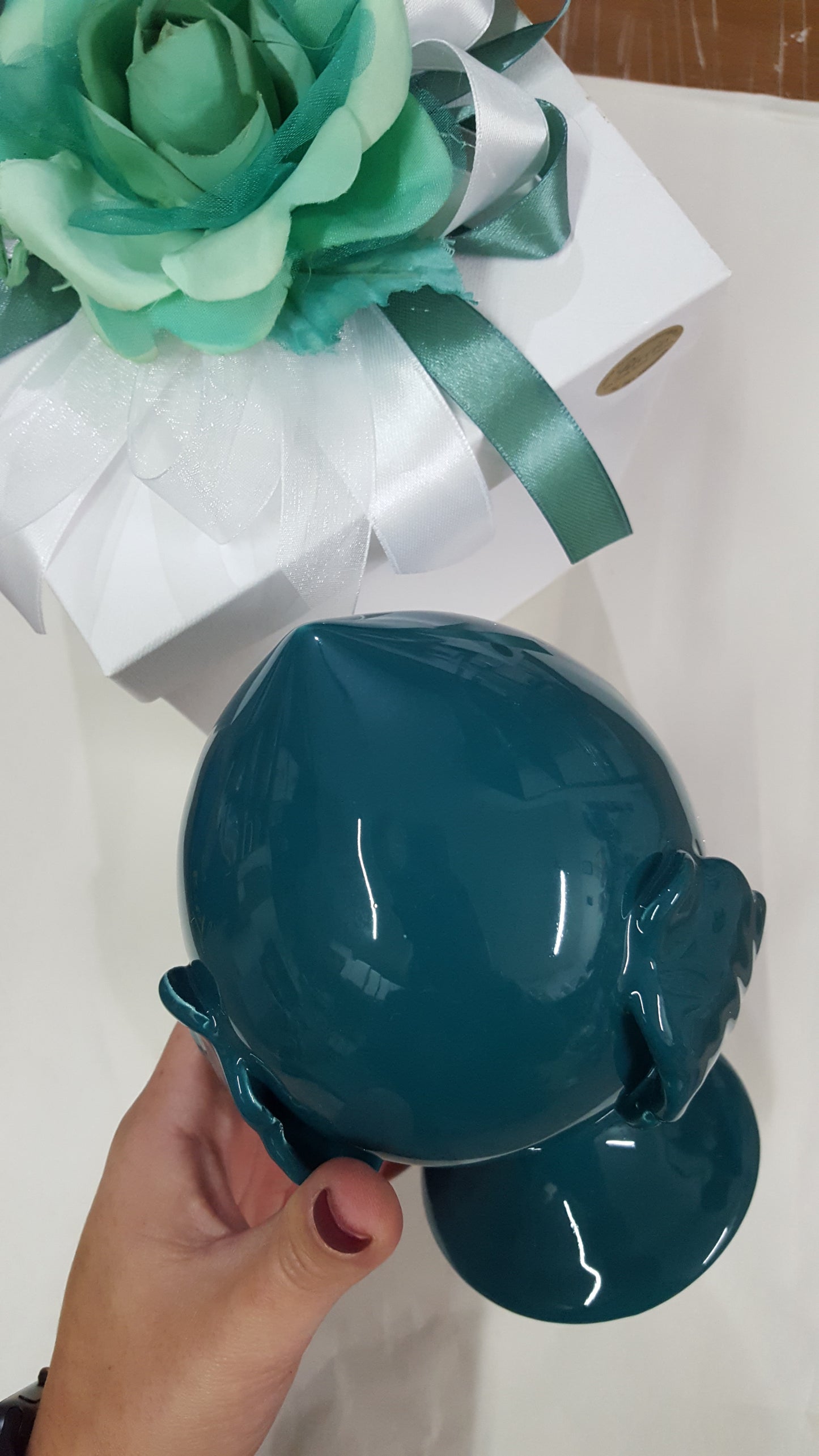 Pumo colorato in ceramica