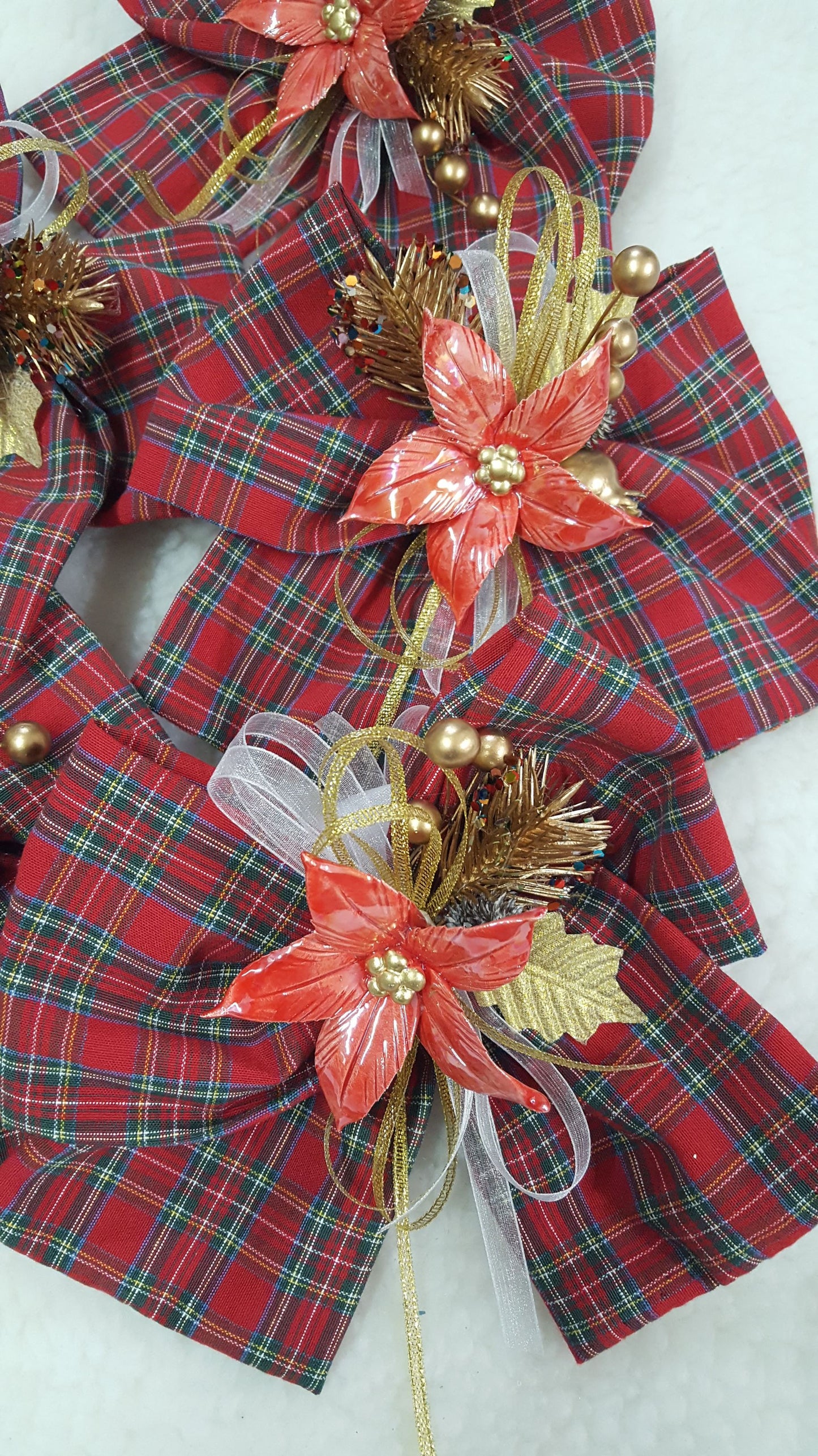Fiocco 20cm scozzese con stella in ceramica rossa