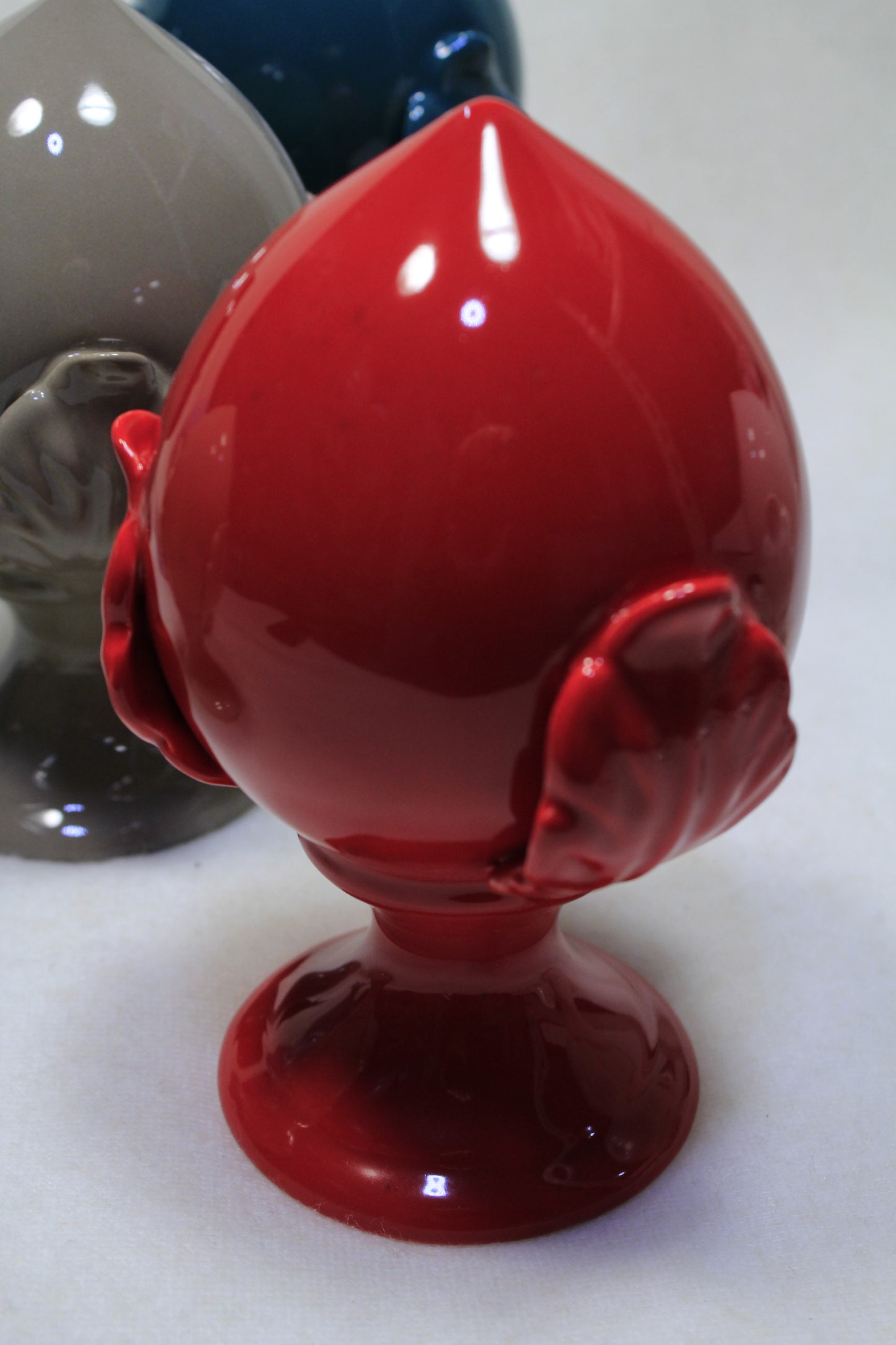 Pumo colorato in ceramica