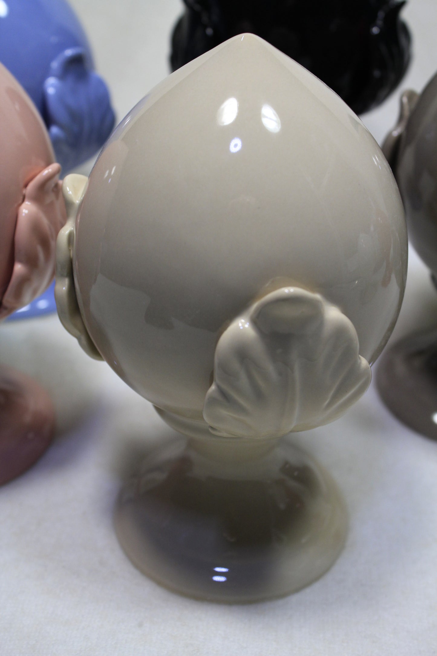 Pumo colorato in ceramica