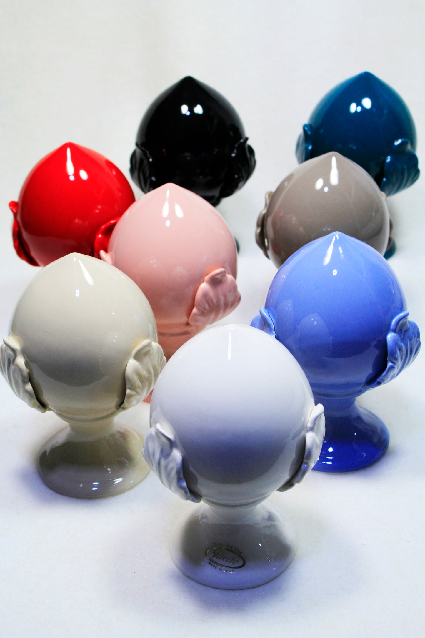 Pumo colorato in ceramica
