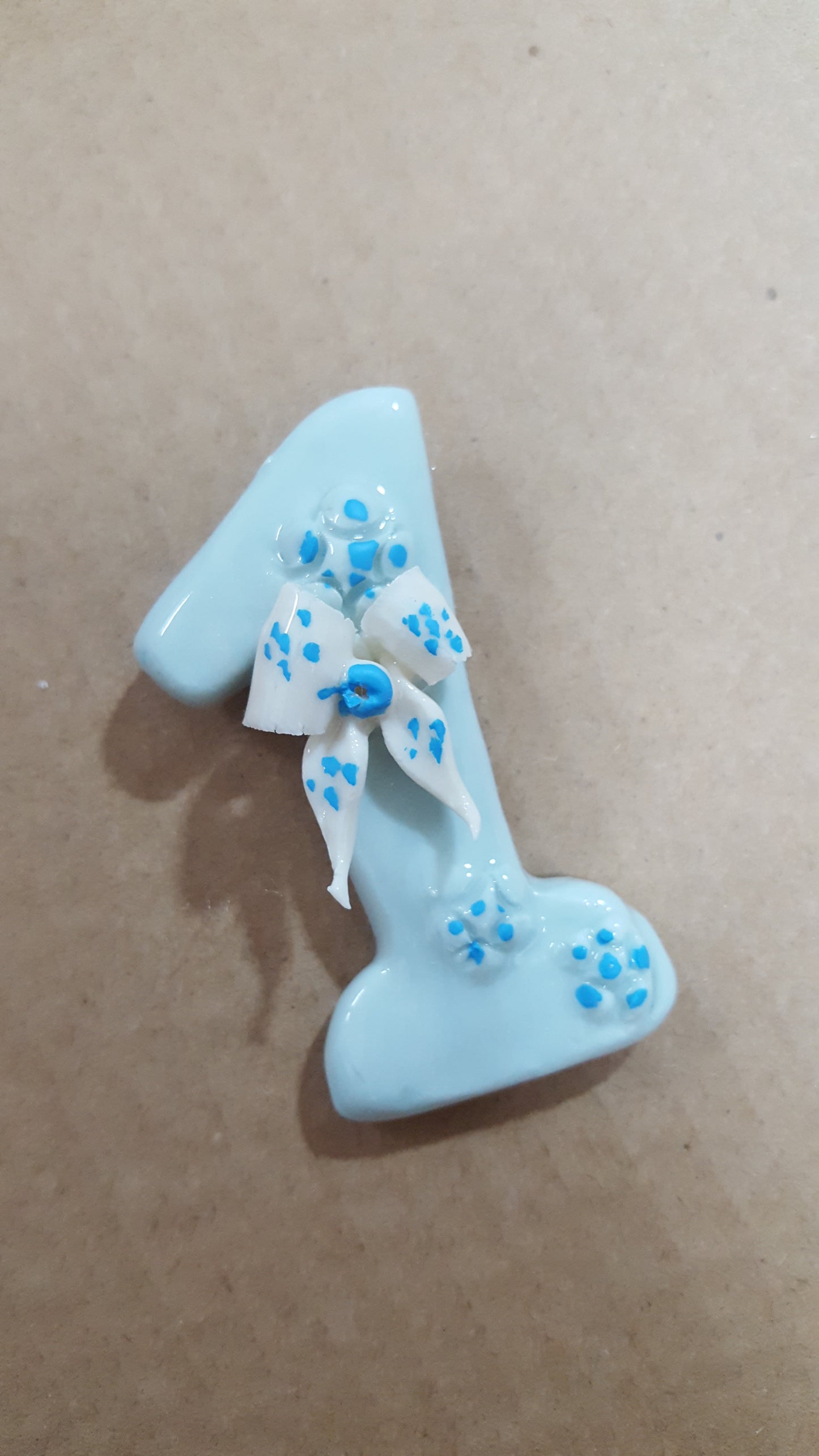 Numero uno in porcellana di Capodimonte fatto a mano confezione inclusa