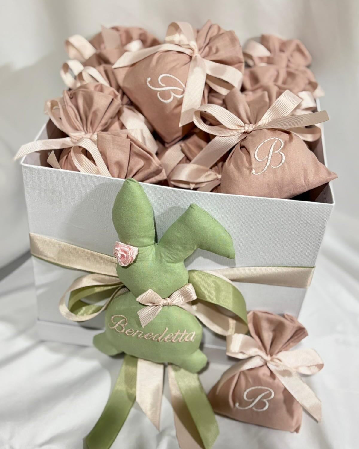 Nascita a tema coniglio: bomboniere, scatola cameretta, fiocco nascita, torta di pannolini