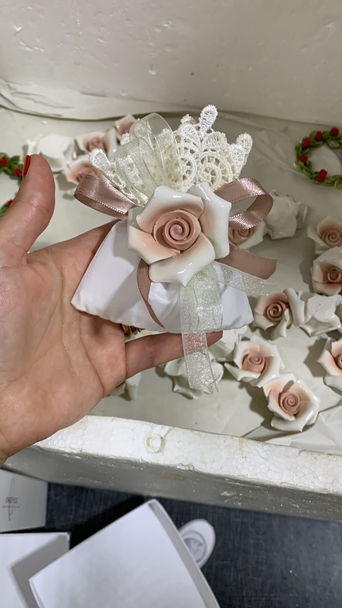 Sacchetto seta e macrame’ con rosa