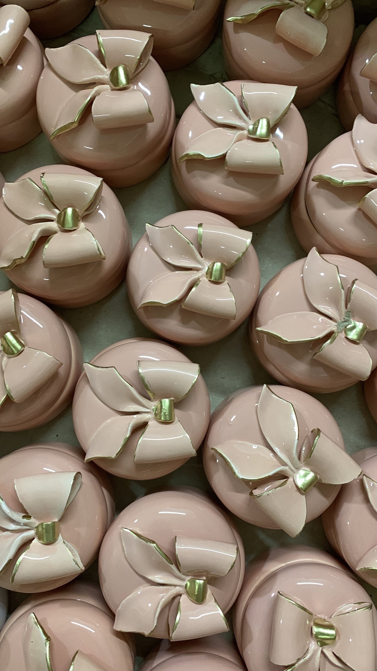 Cofanetto in ceramica con fiocco bordo oro