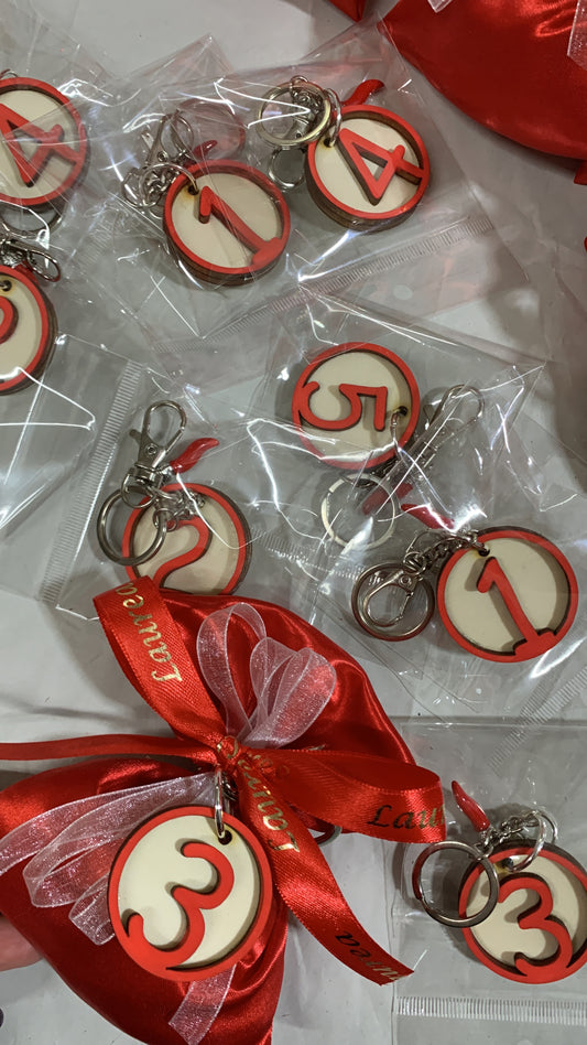 Portachiavi con numero tombola e cornetto