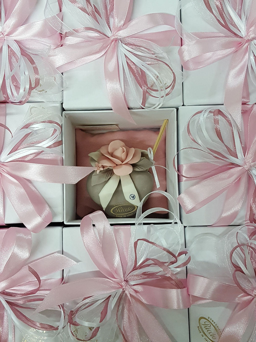 Cuore profumatone opaco con rosa in porcellana