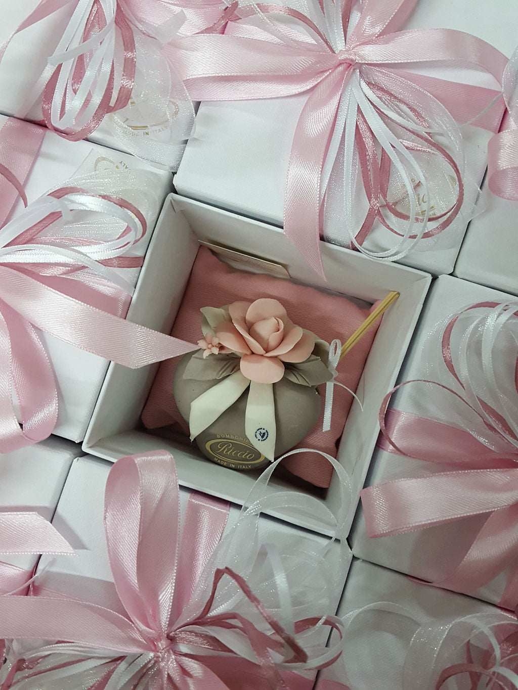 Cuore profumatone opaco con rosa in porcellana