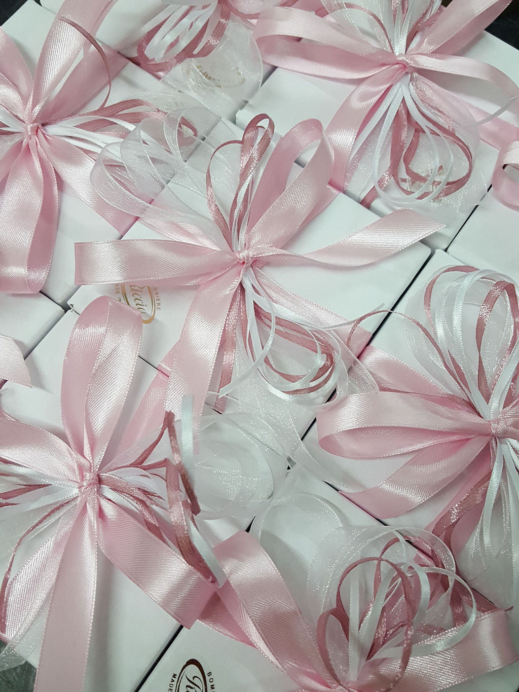 Cuore profumatone opaco con rosa in porcellana