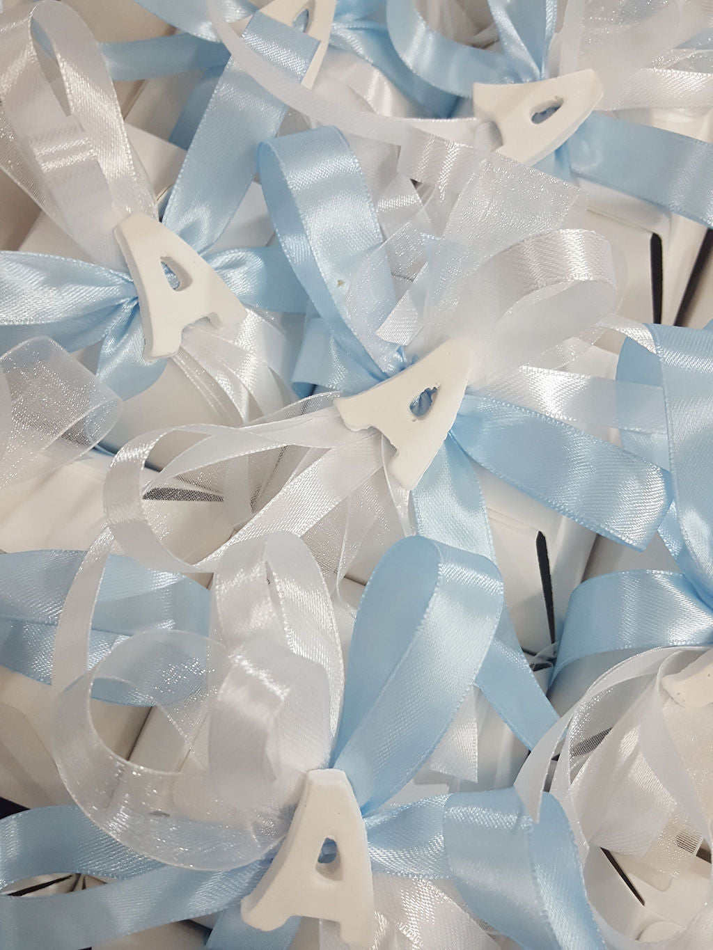 Carrozzina 7x5cm in porcellana di Capodimonte