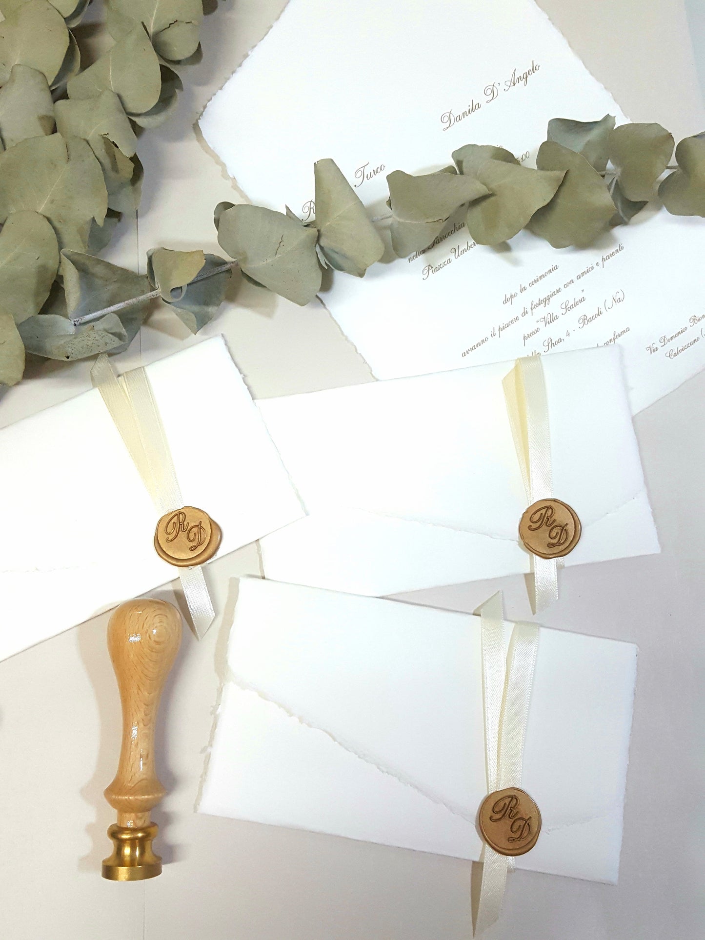 Partecipazione in carta Amalfi con sigillo e nastro a scelta