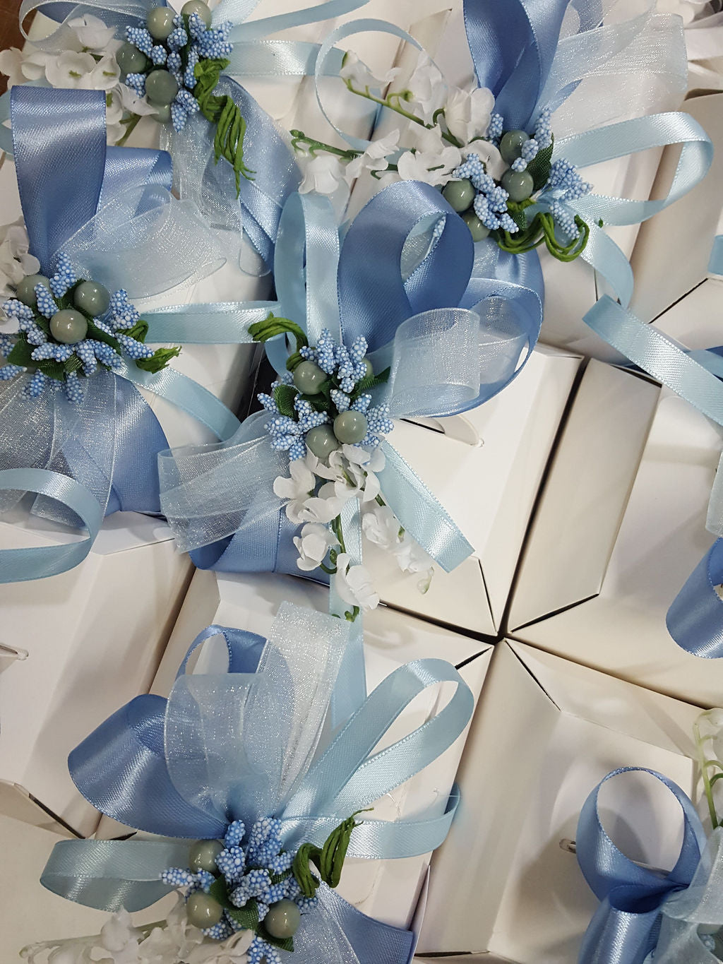 Carrozzina 7x5cm in porcellana di Capodimonte