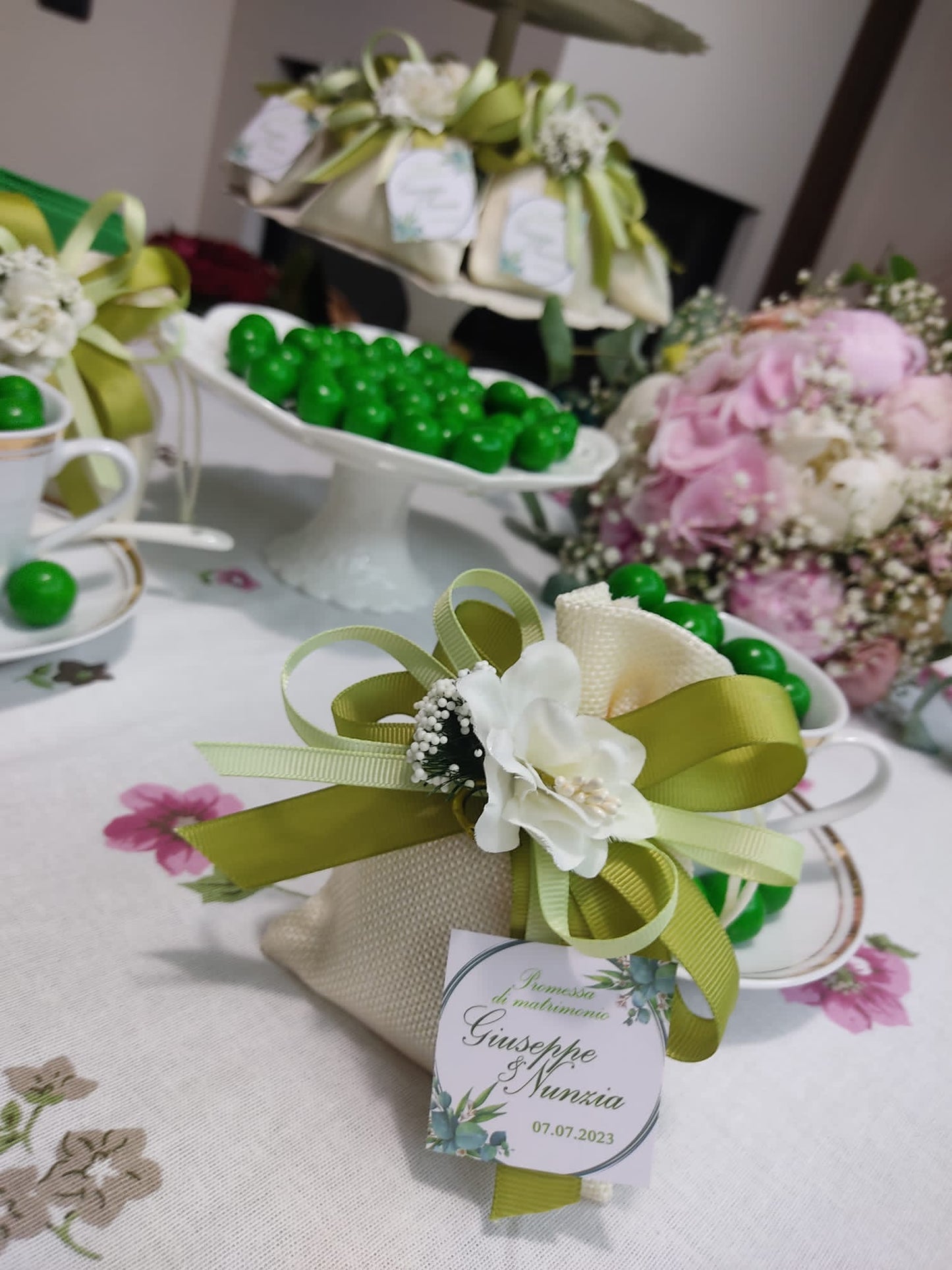 Sacchetto con fiori per promessa di matrimonio