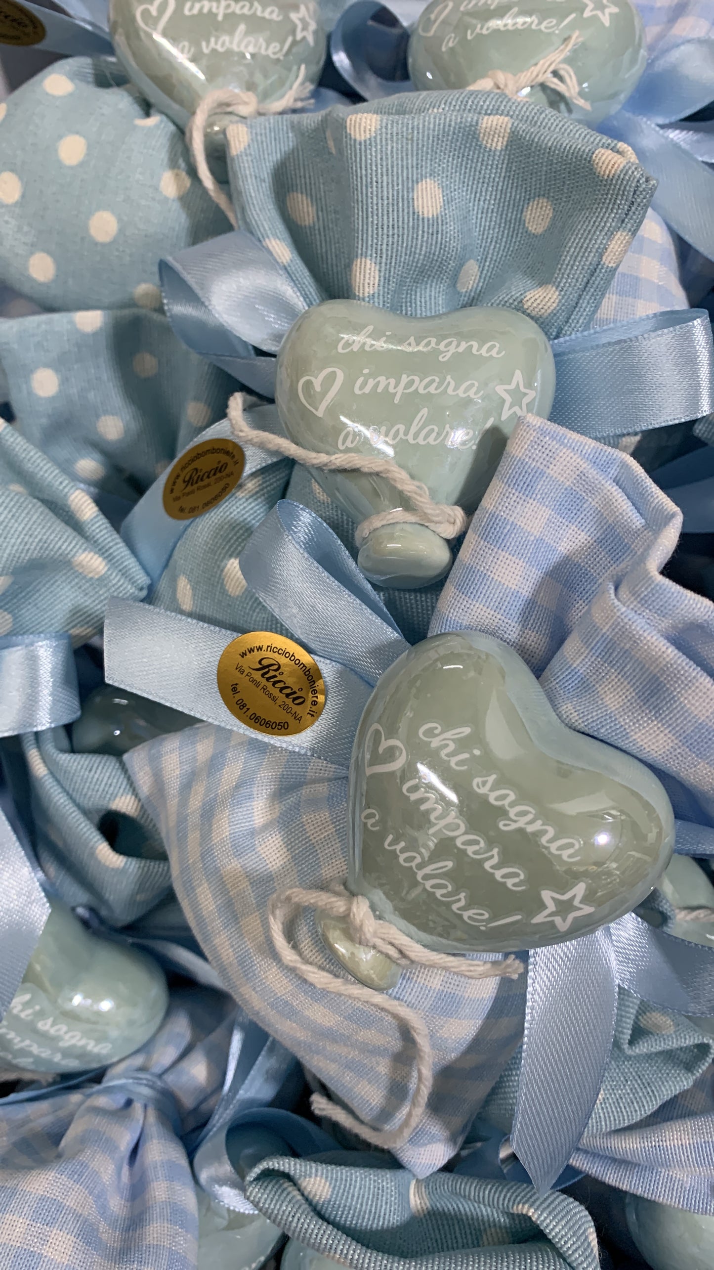 cuore magnete confezionato su sacchetto con confetti