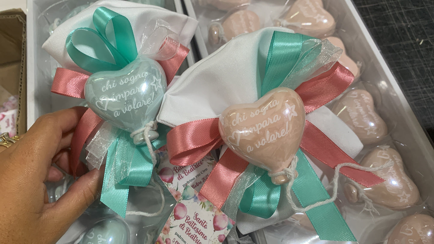 cuore magnete confezionato su sacchetto con confetti