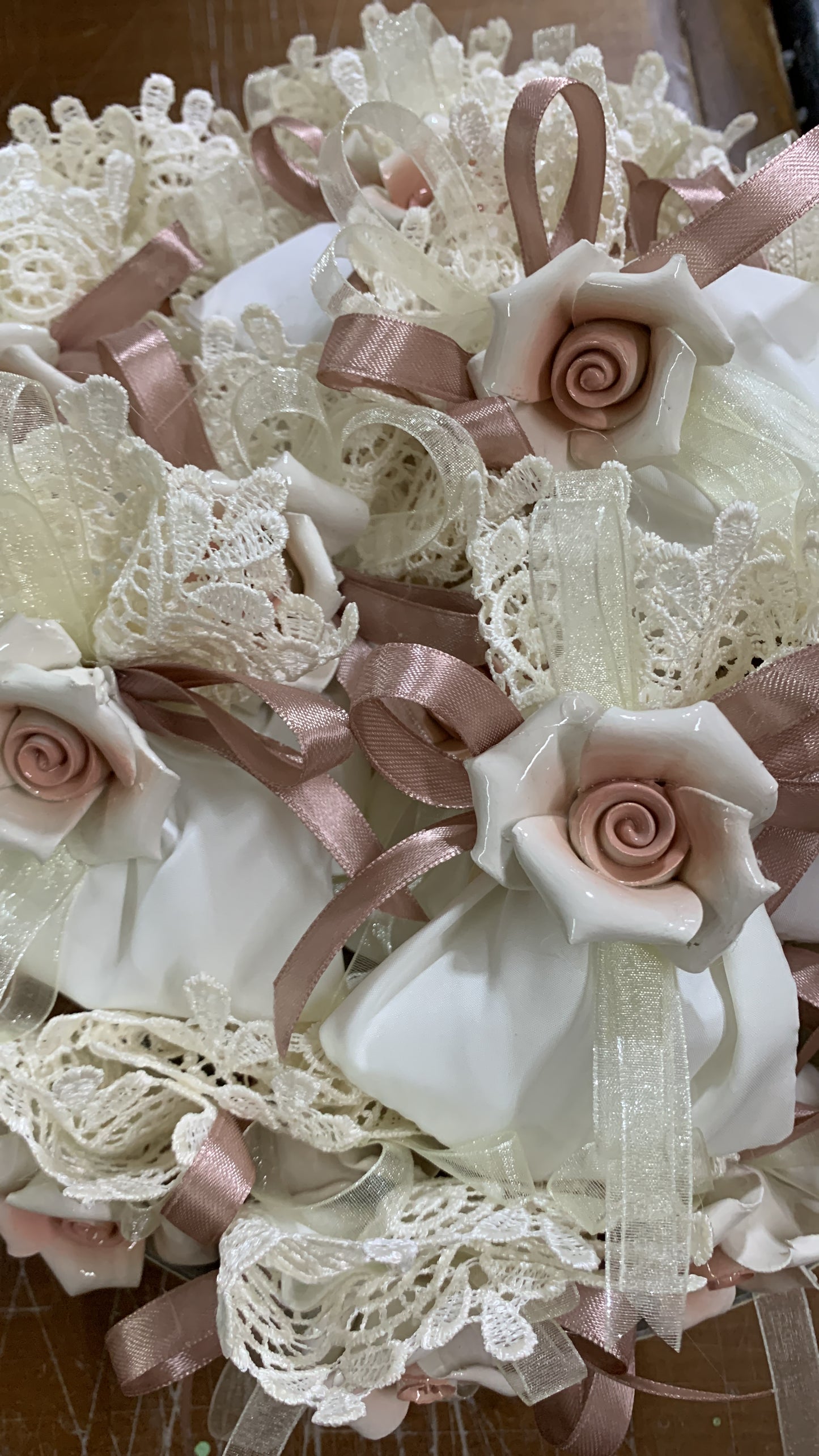 Sacchetto seta e macrame’ con rosa