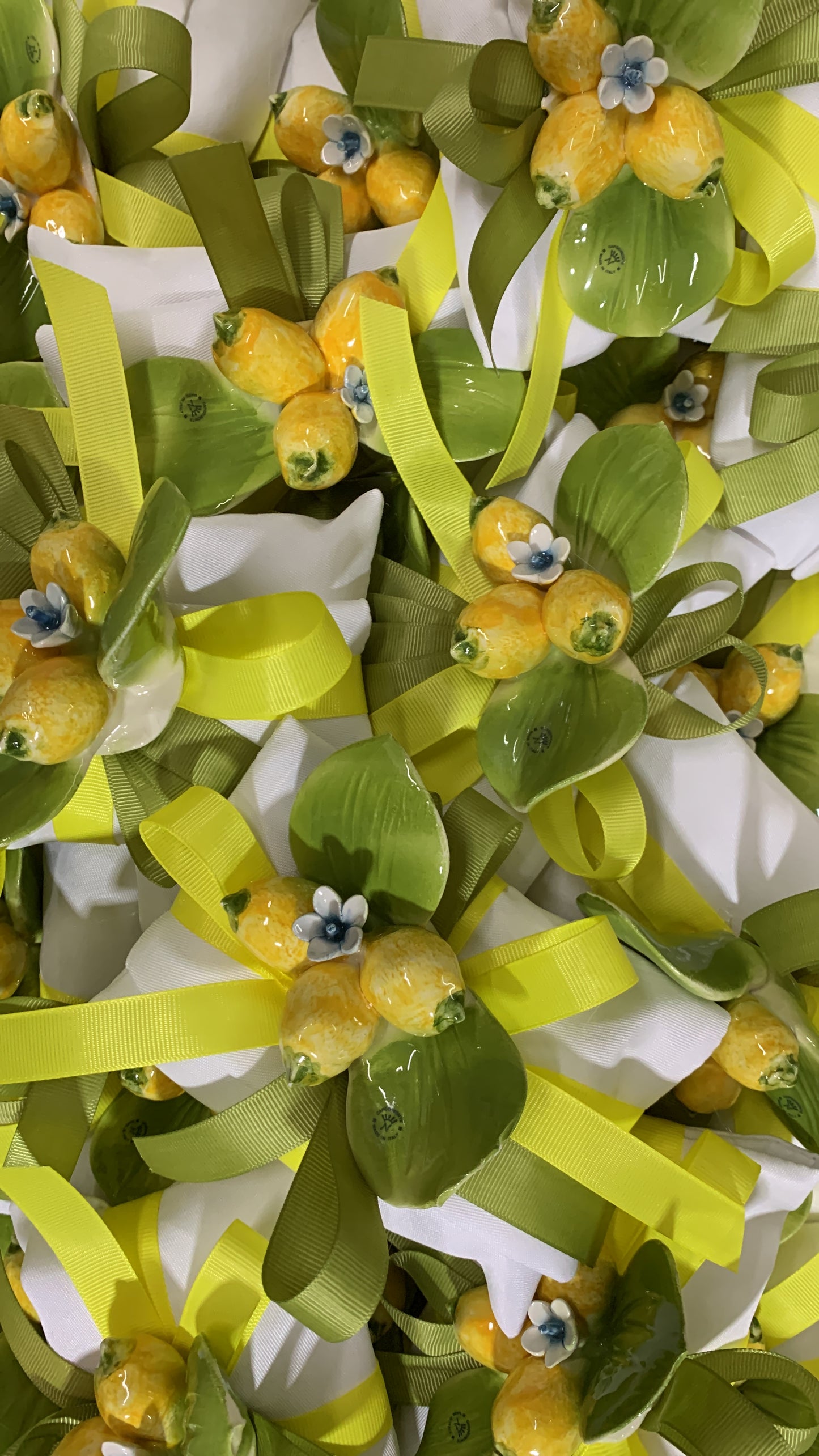 Composizione limoni in ceramica confezionata