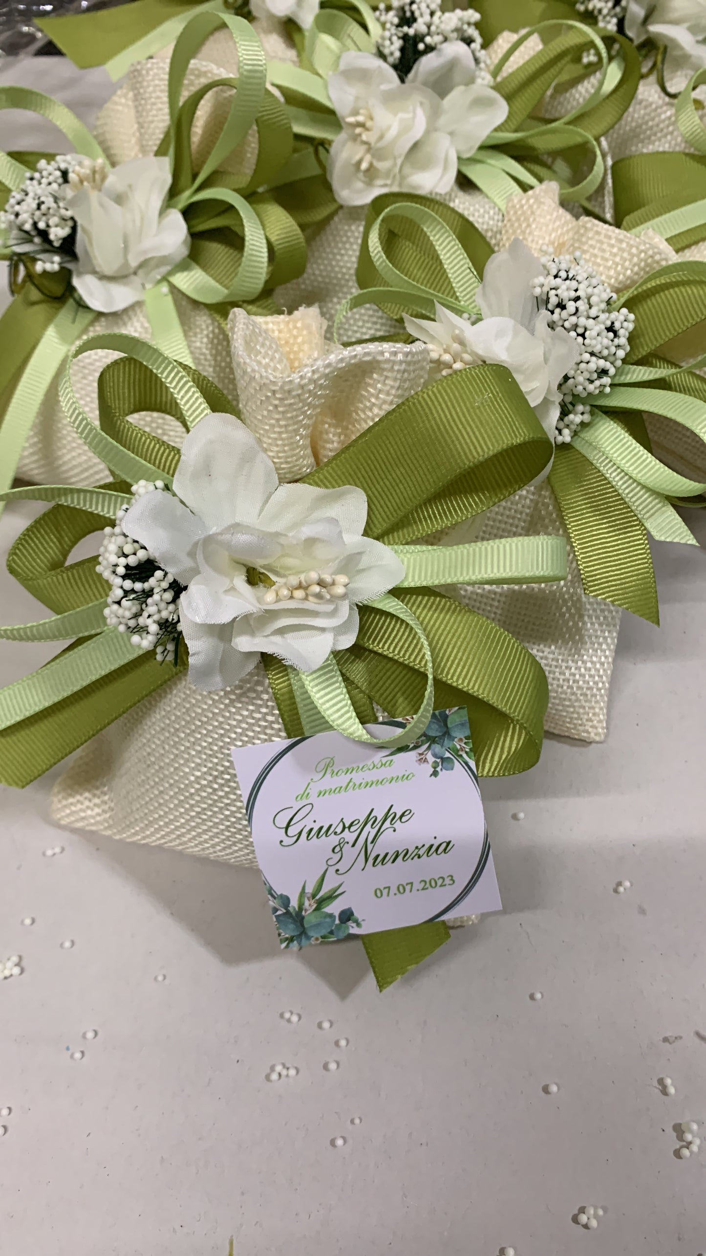 Sacchetto con fiori per promessa di matrimonio