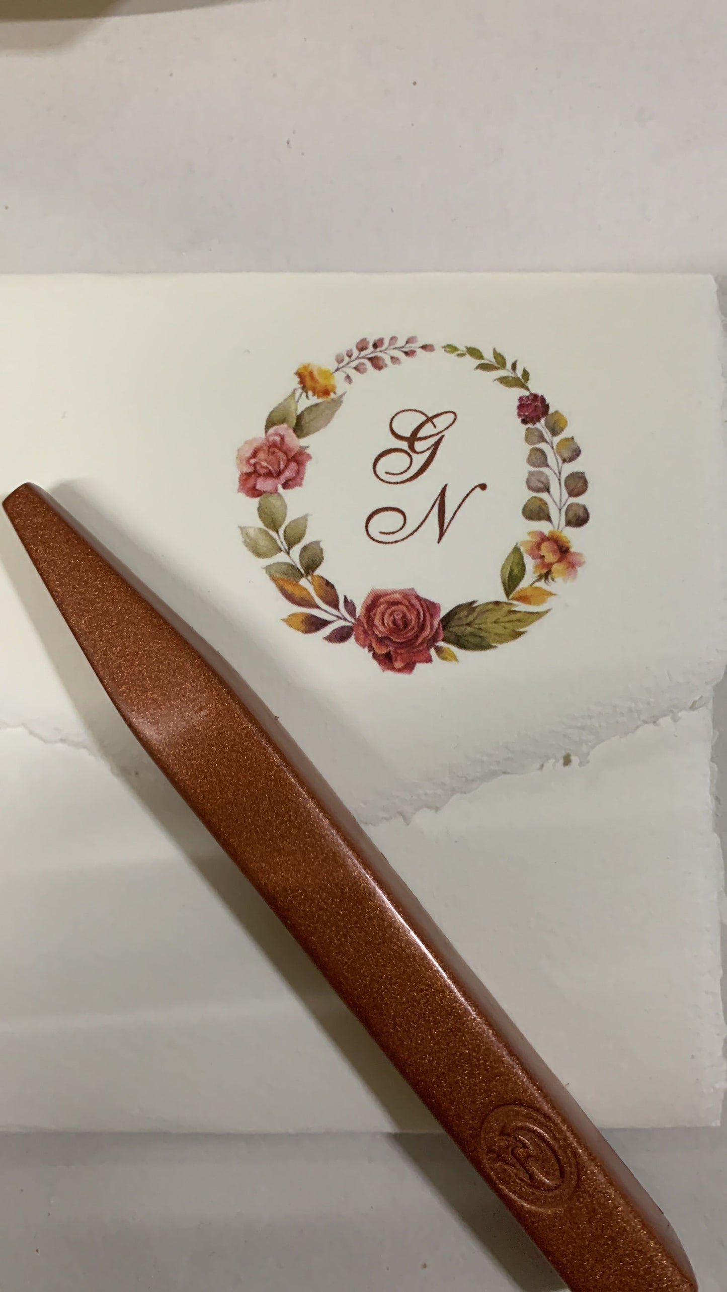 Partecipazione carta Amalfi con sigillo e fiori a scelta