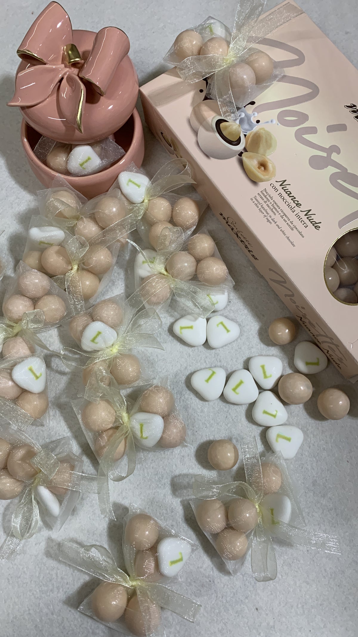 Cofanetto in ceramica tondo con fiocco bordo oro