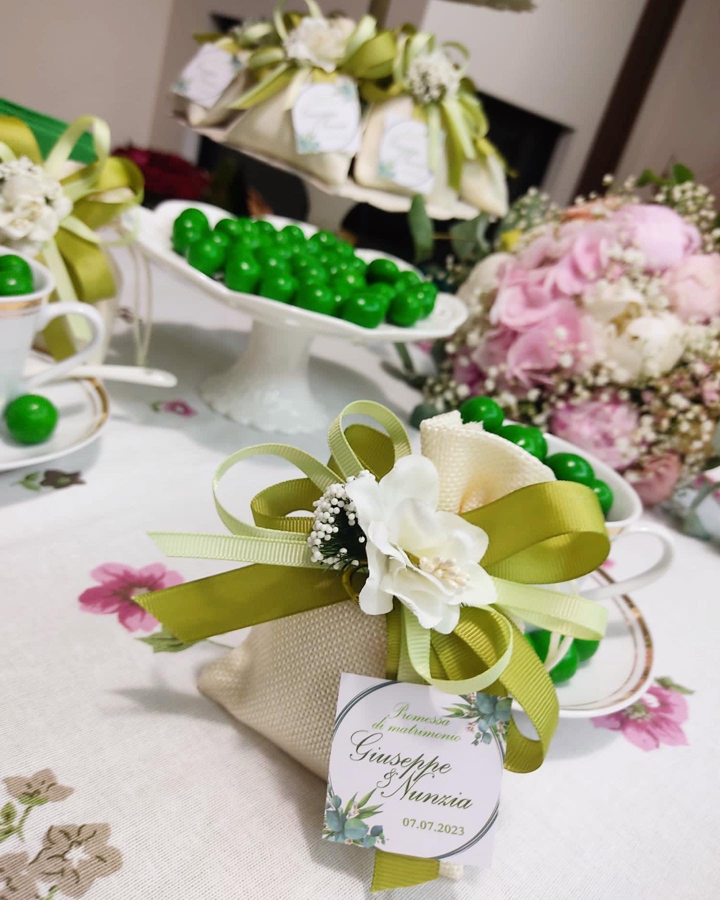 Sacchetto con fiori per promessa di matrimonio