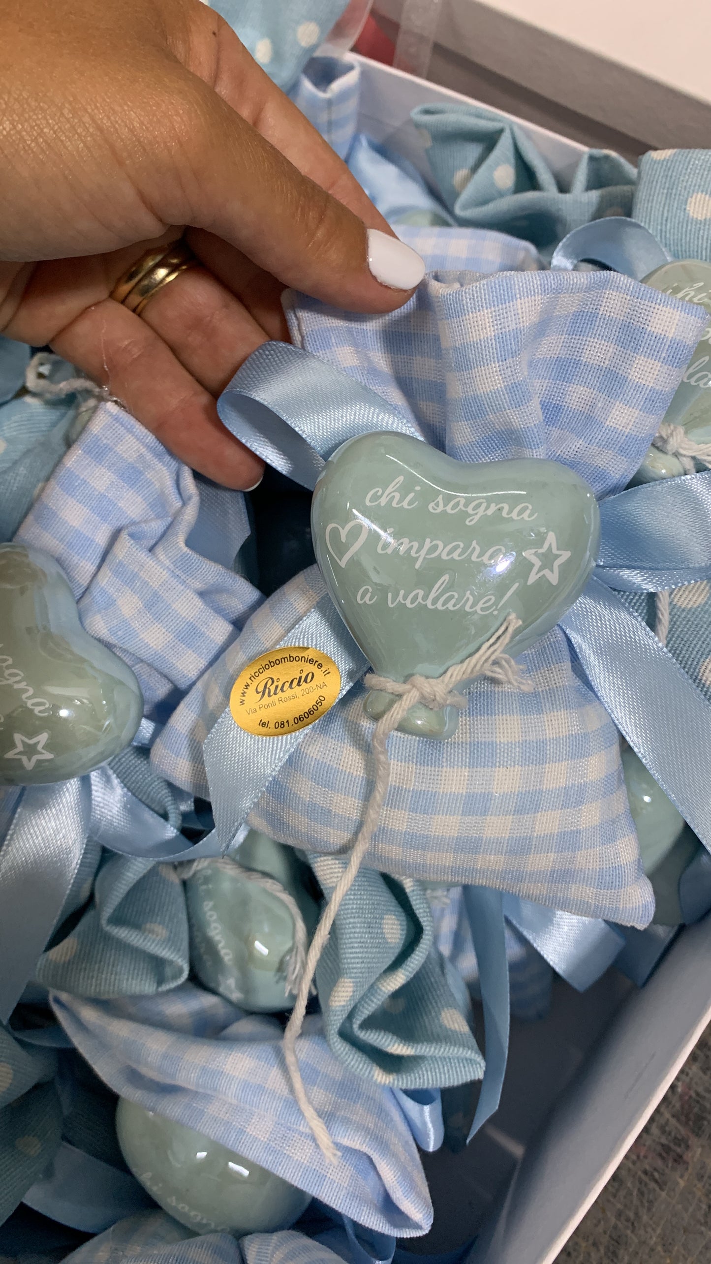 cuore magnete confezionato su sacchetto con confetti