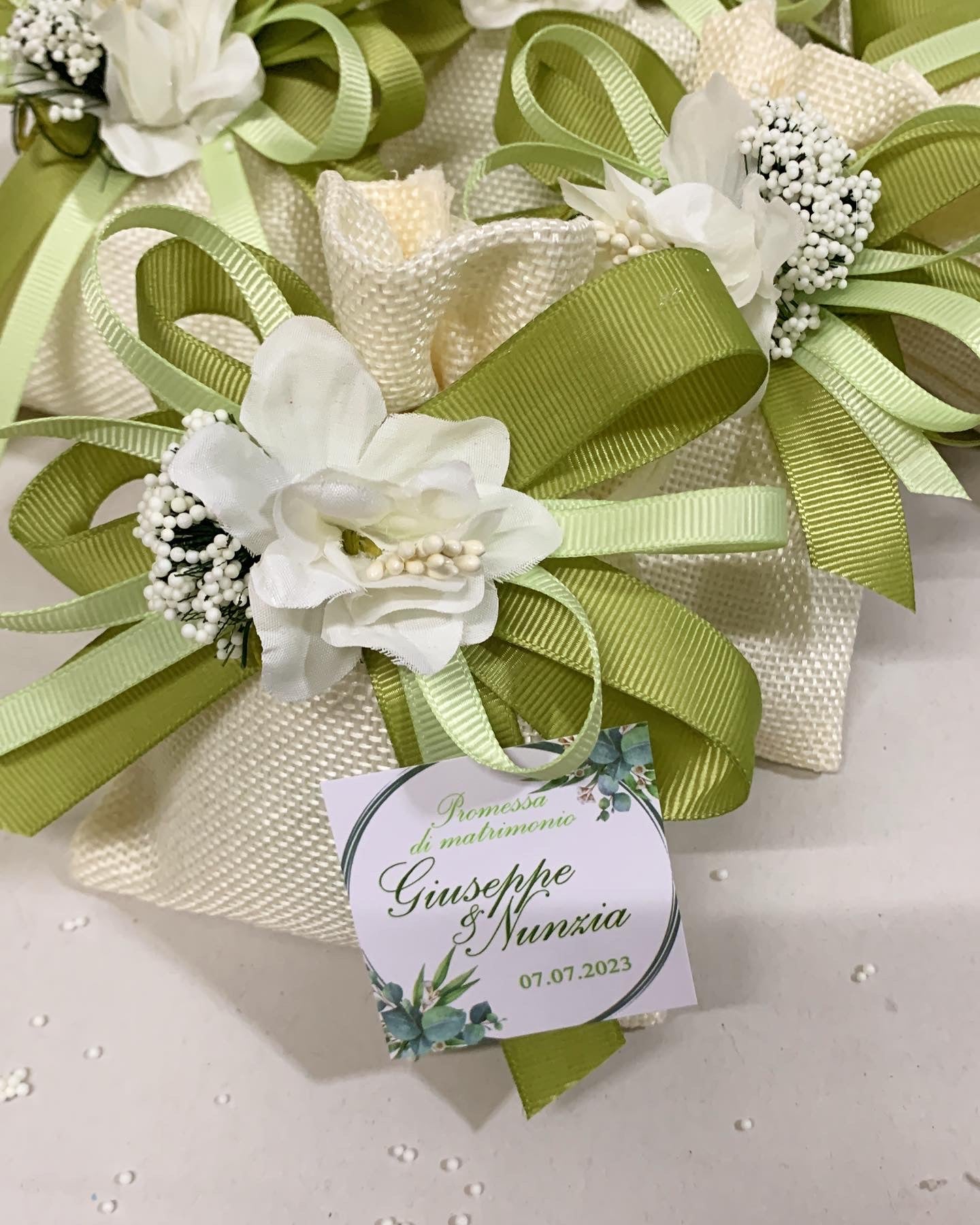 Sacchetto con fiori per promessa di matrimonio