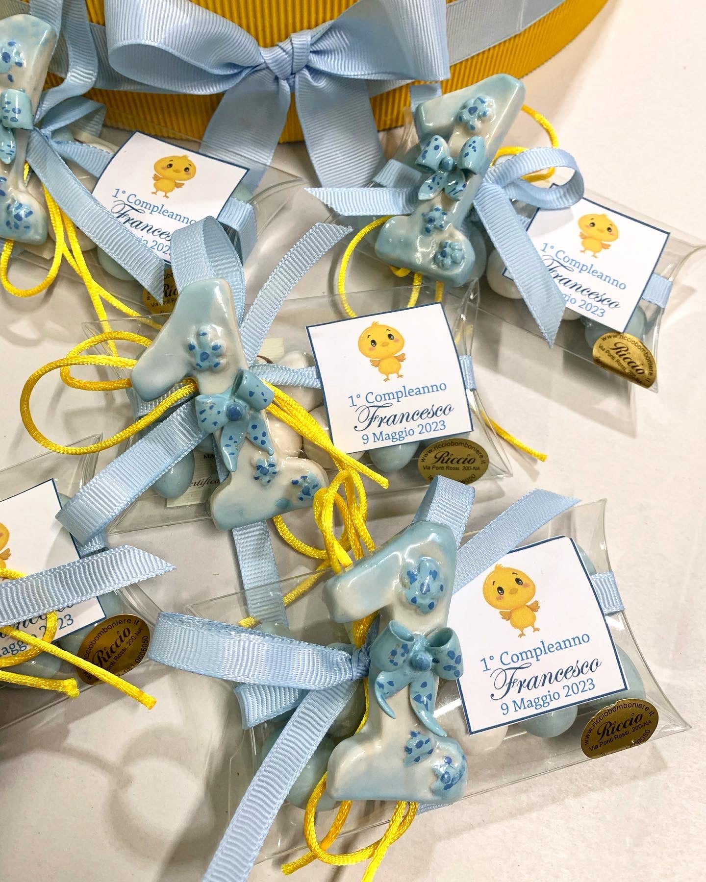 Numero uno in porcellana di Capodimonte fatto a mano confezione inclusa