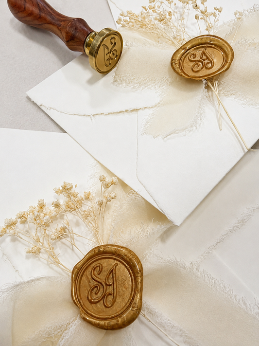 Partecipazione carta Amalfi con sigillo nebbiolina e nastro di chiffon