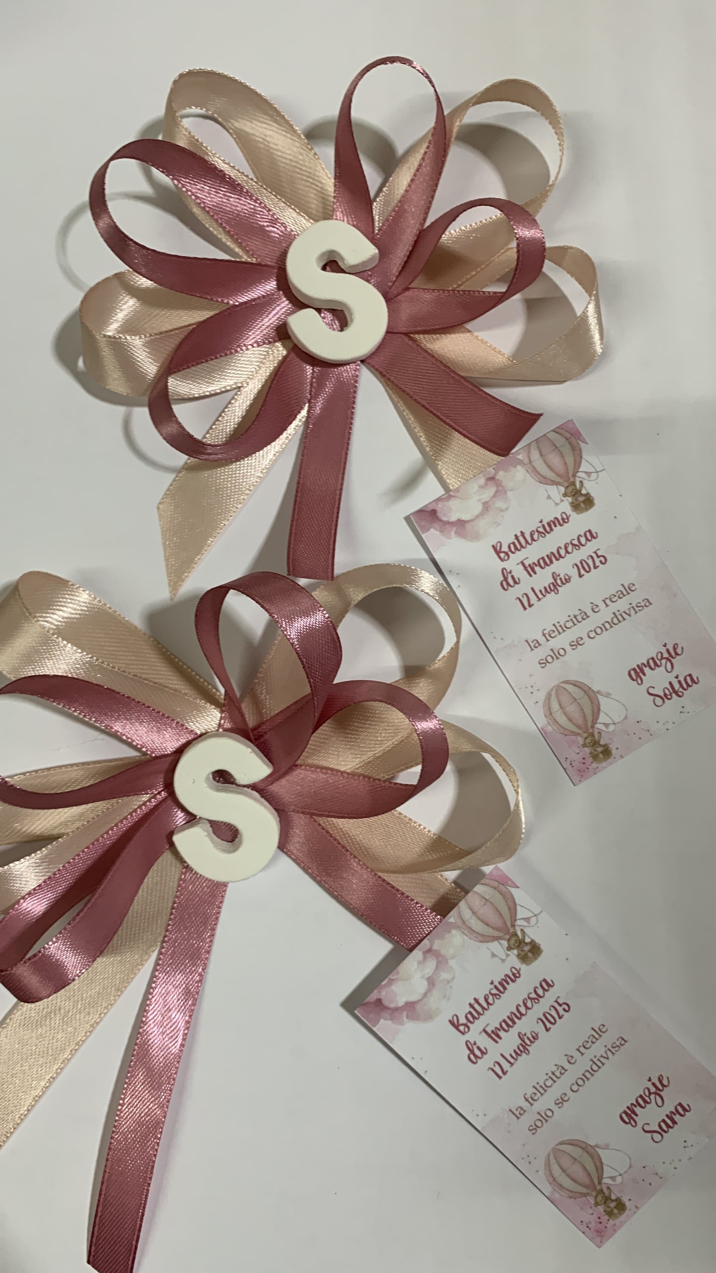 Segnaposto iniziale in gessetto con biglietto personalizzato